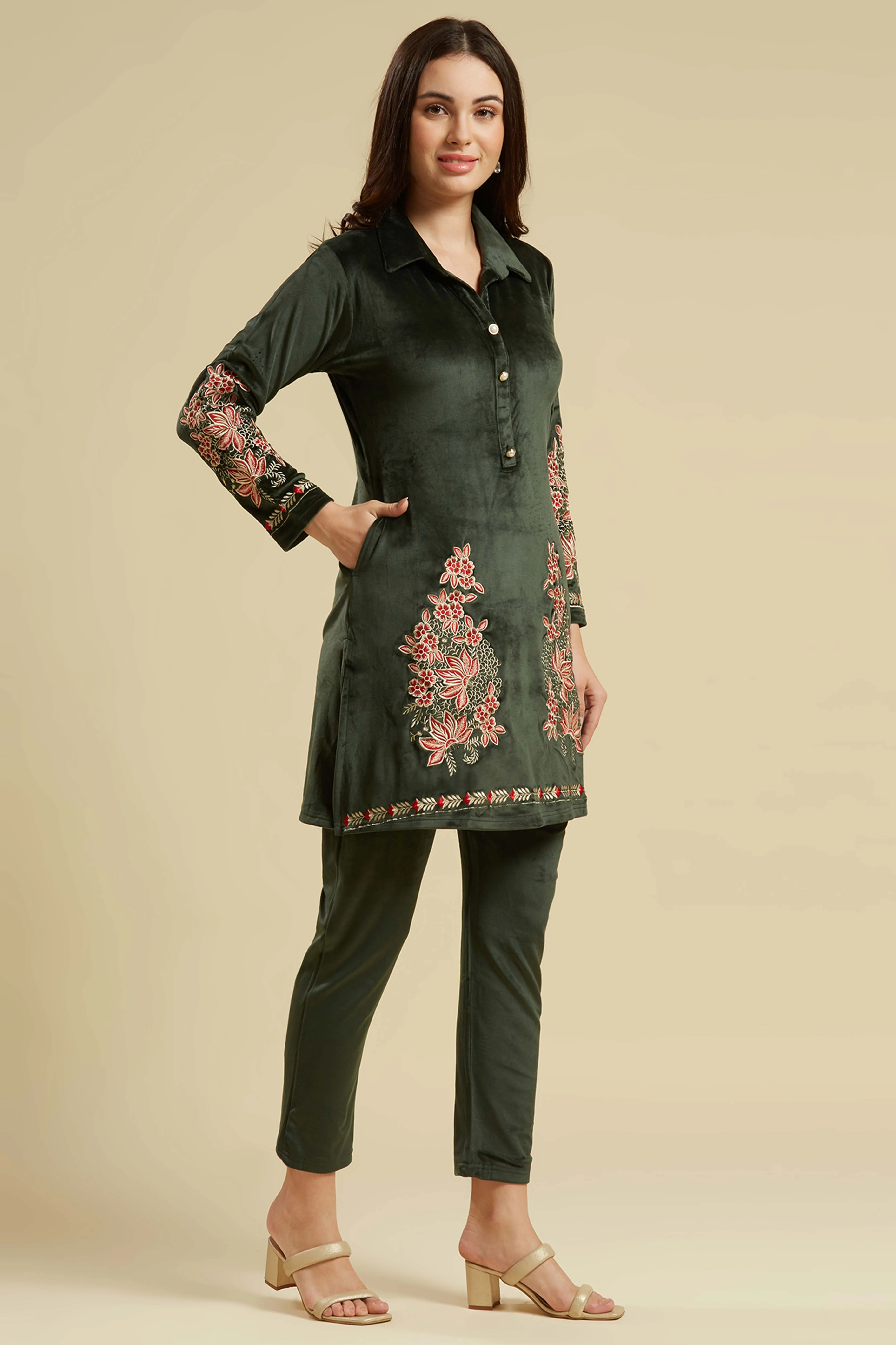 Green Embroidered Velvet Straight Top Bottom Set - Image 4