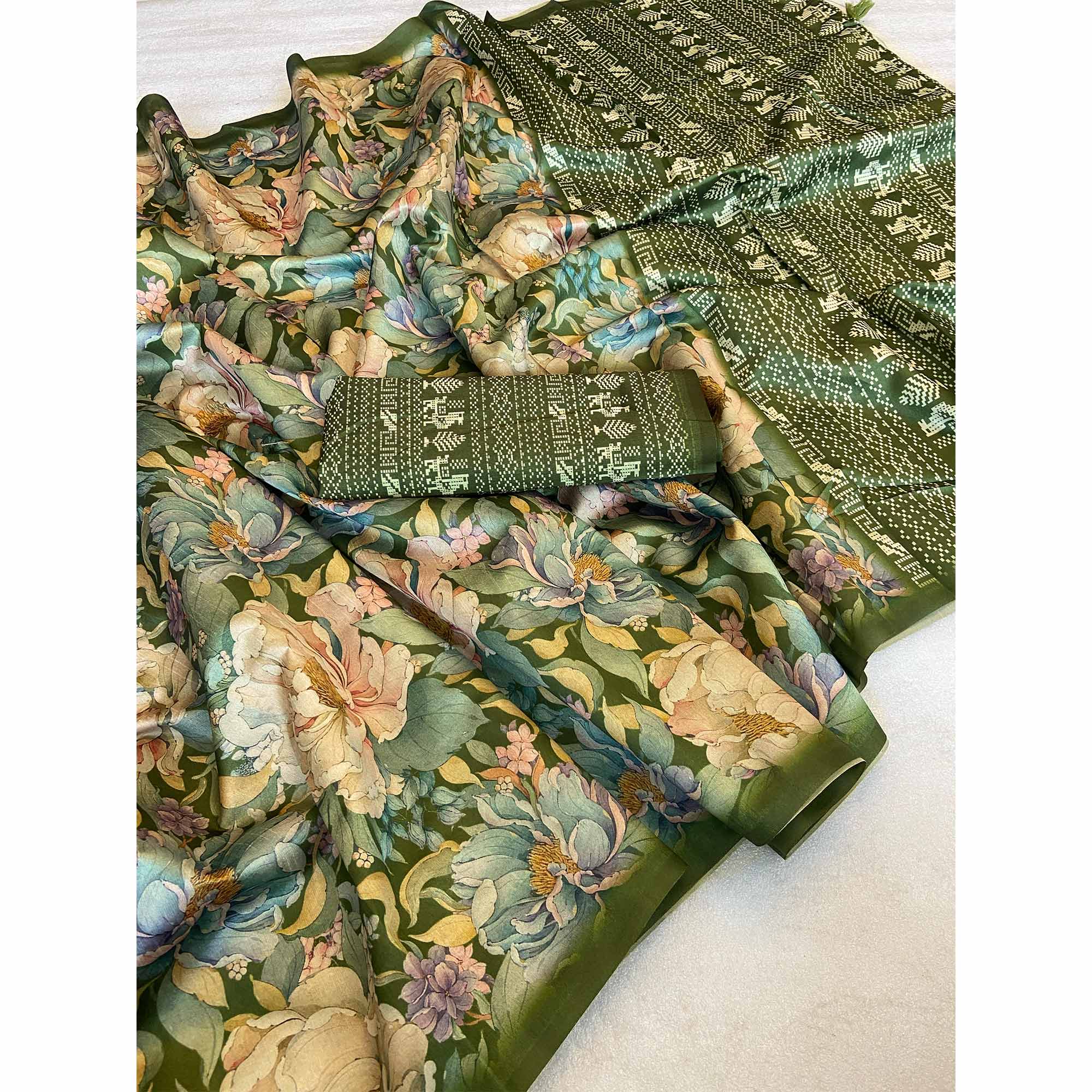 Green Floral Digital Printed Cotton Handloom Silk Saree - Image 4