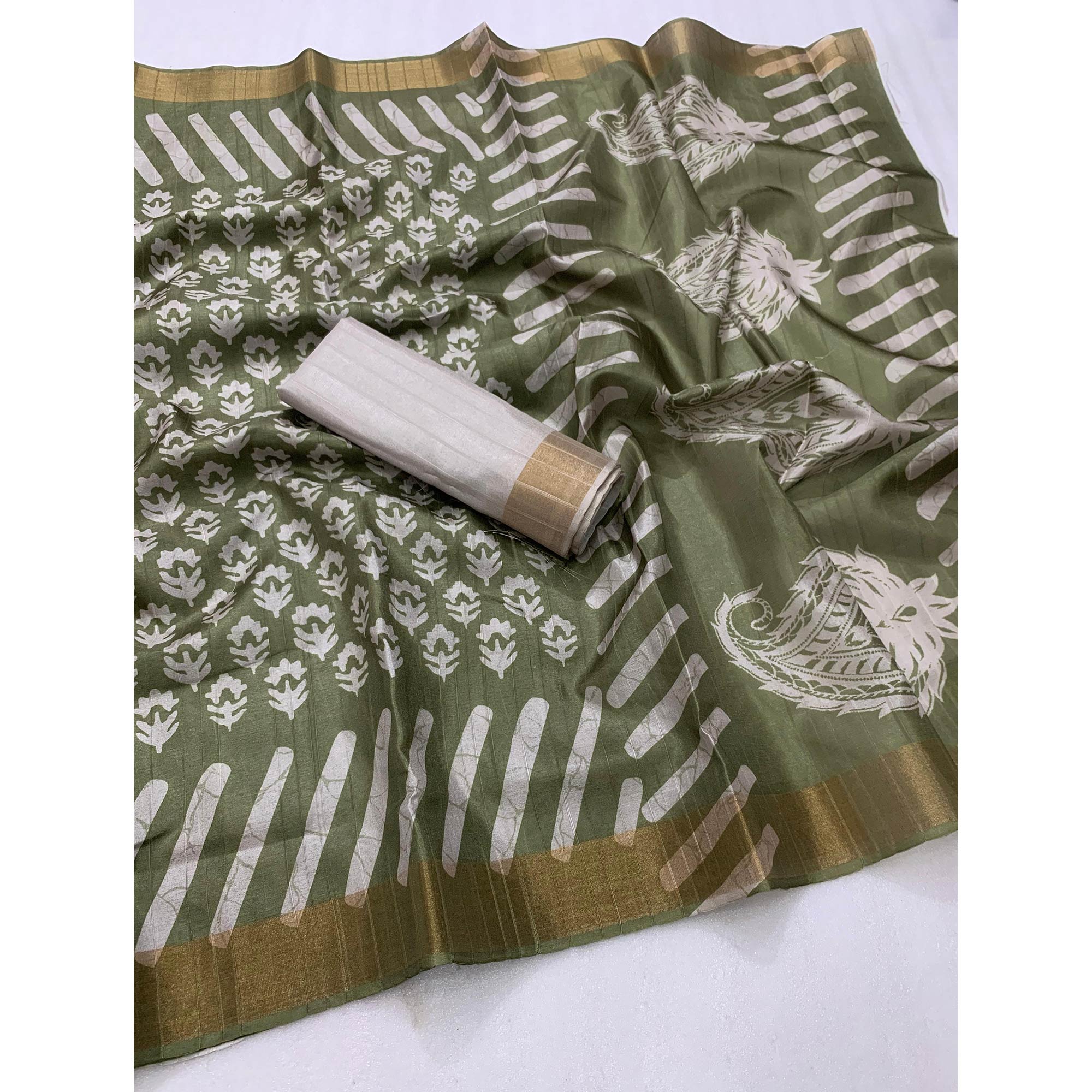 Green Floral Digital Printed Tussar Silk Saree - Image 3
