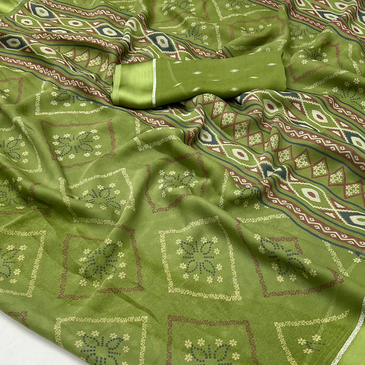 Green Floral Printed Georgette Saree With Fancy Zari Border - Image 2