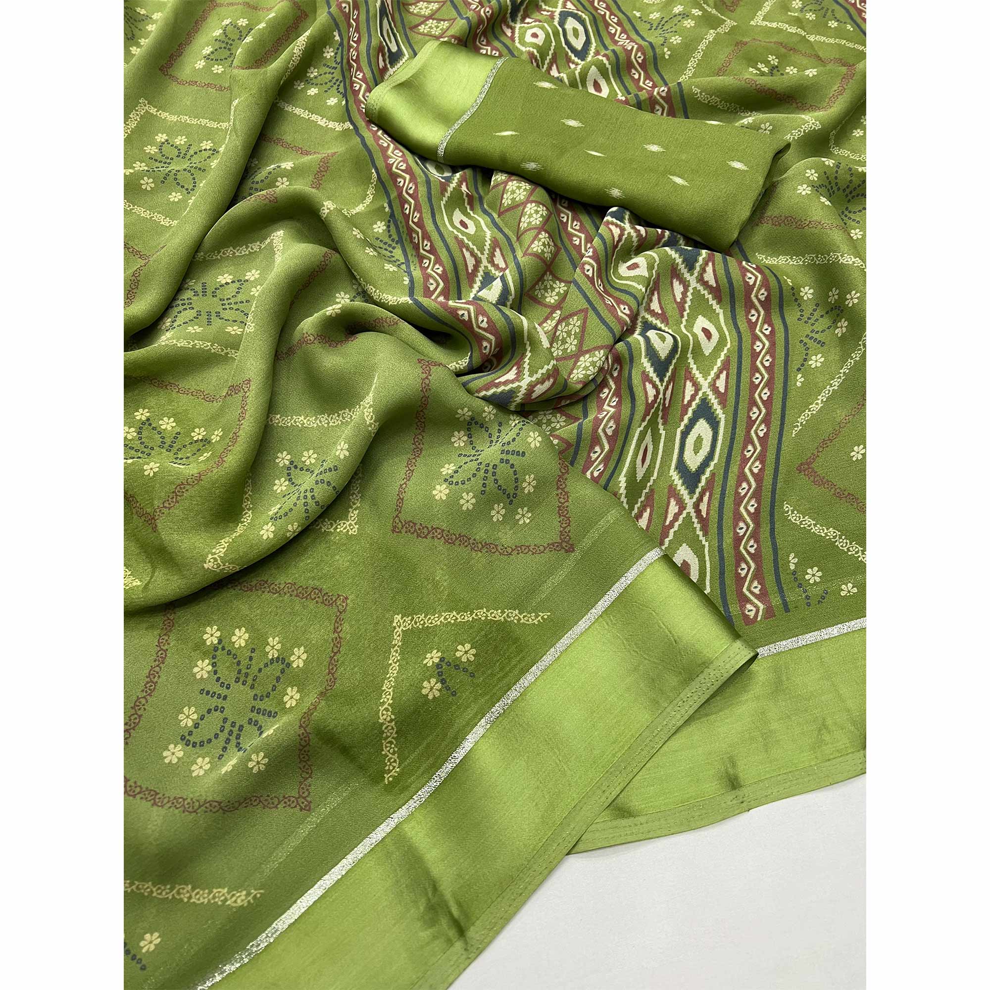 Green Floral Printed Georgette Saree With Fancy Zari Border - Image 3