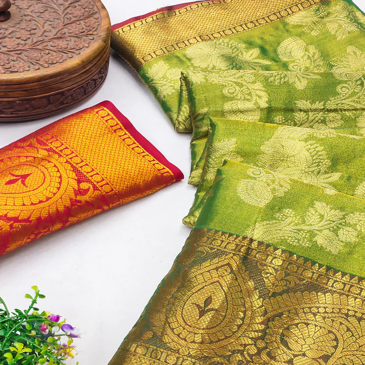 Green Floral Woven Banarasi Silk Saree - Image 2