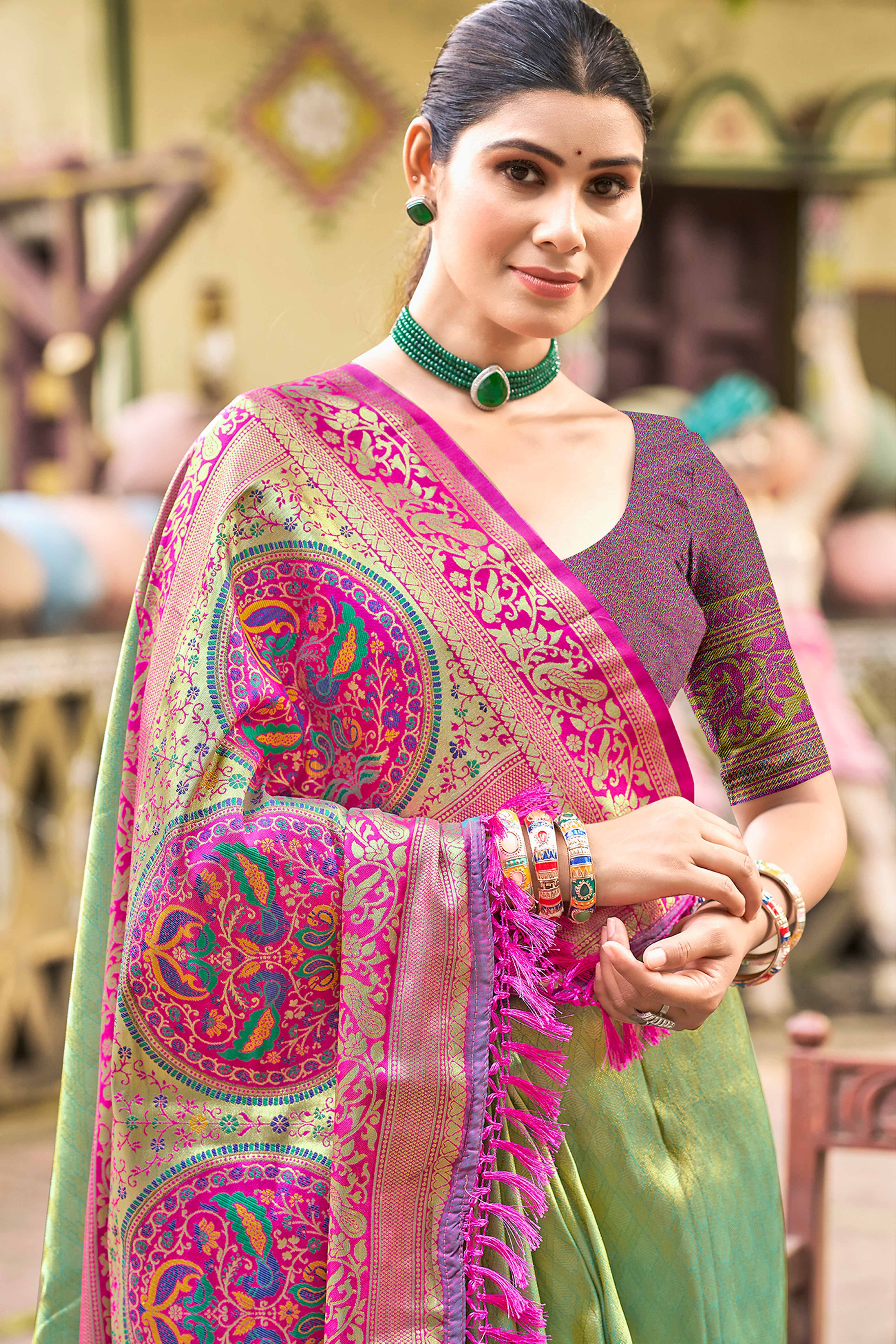 Green Floral Woven Paithani Saree In Kanjivaram Silk With Graceful Tassel Pallu - Image 3