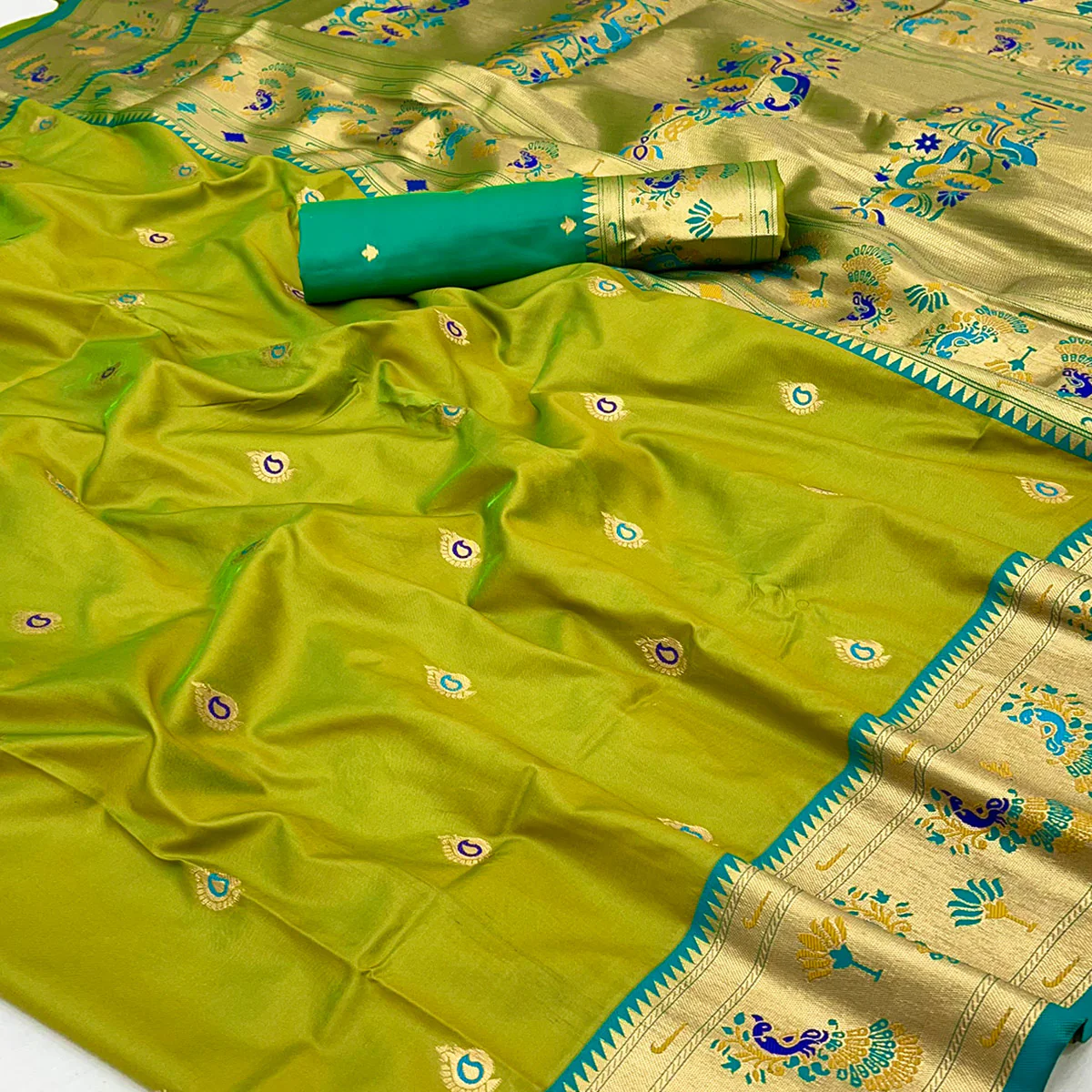 Green Floral Woven Pure Silk Paithani Saree - Image 2