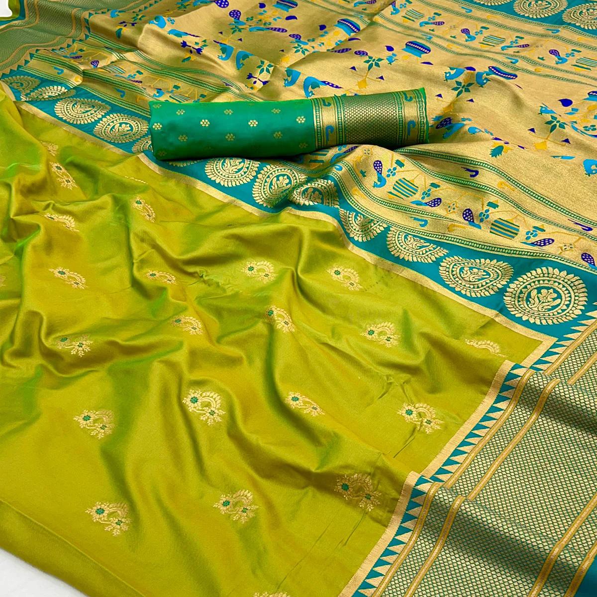 Green Floral Woven Pure Silk Saree - Image 2