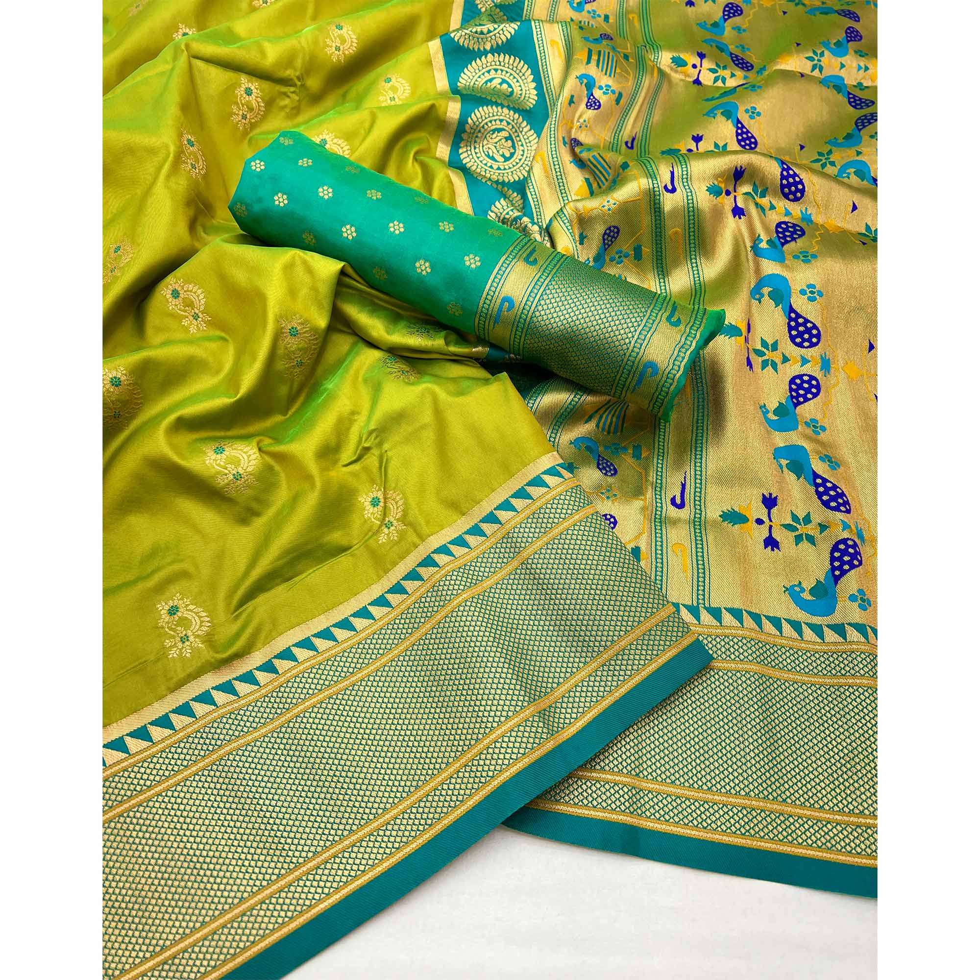 Green Floral Woven Pure Silk Saree - Image 3