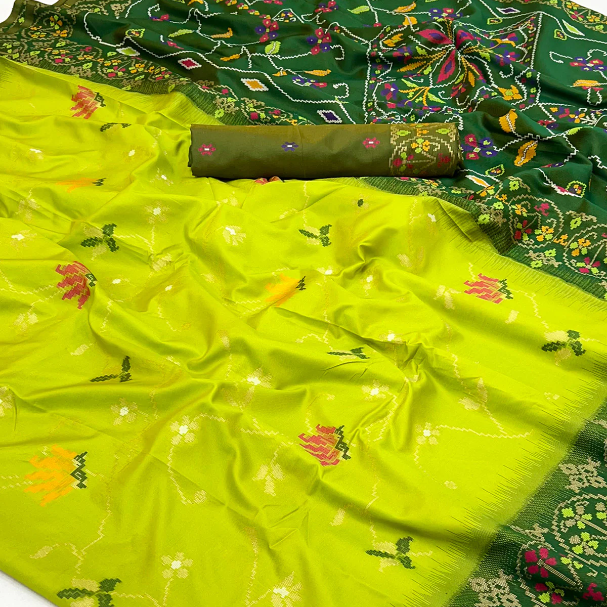 Green Floral Woven Pure Silk Saree - Image 2
