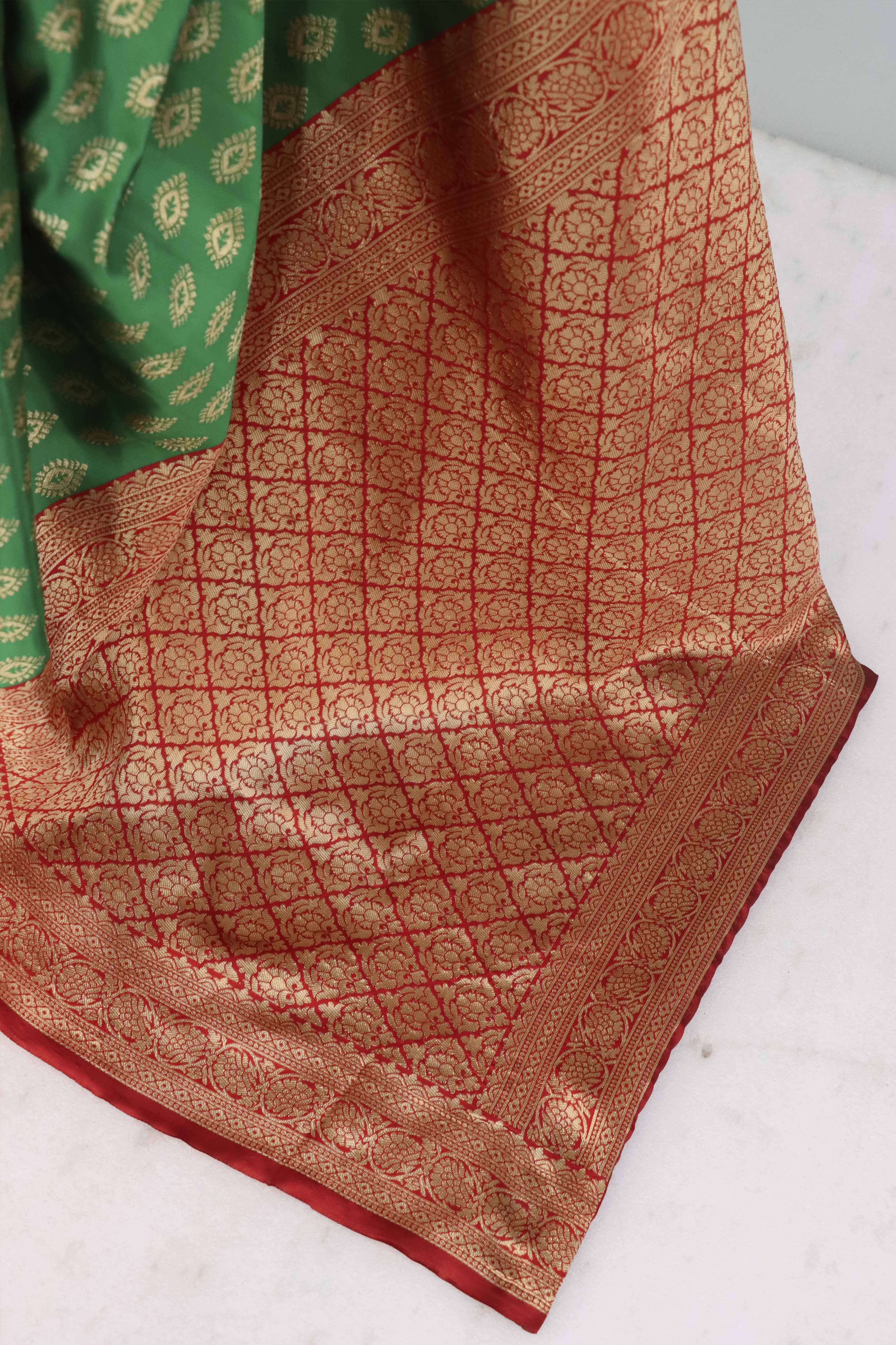 Green Floral Zari Woven Banarasi Silk Saree For Timeless Elegance - Image 6