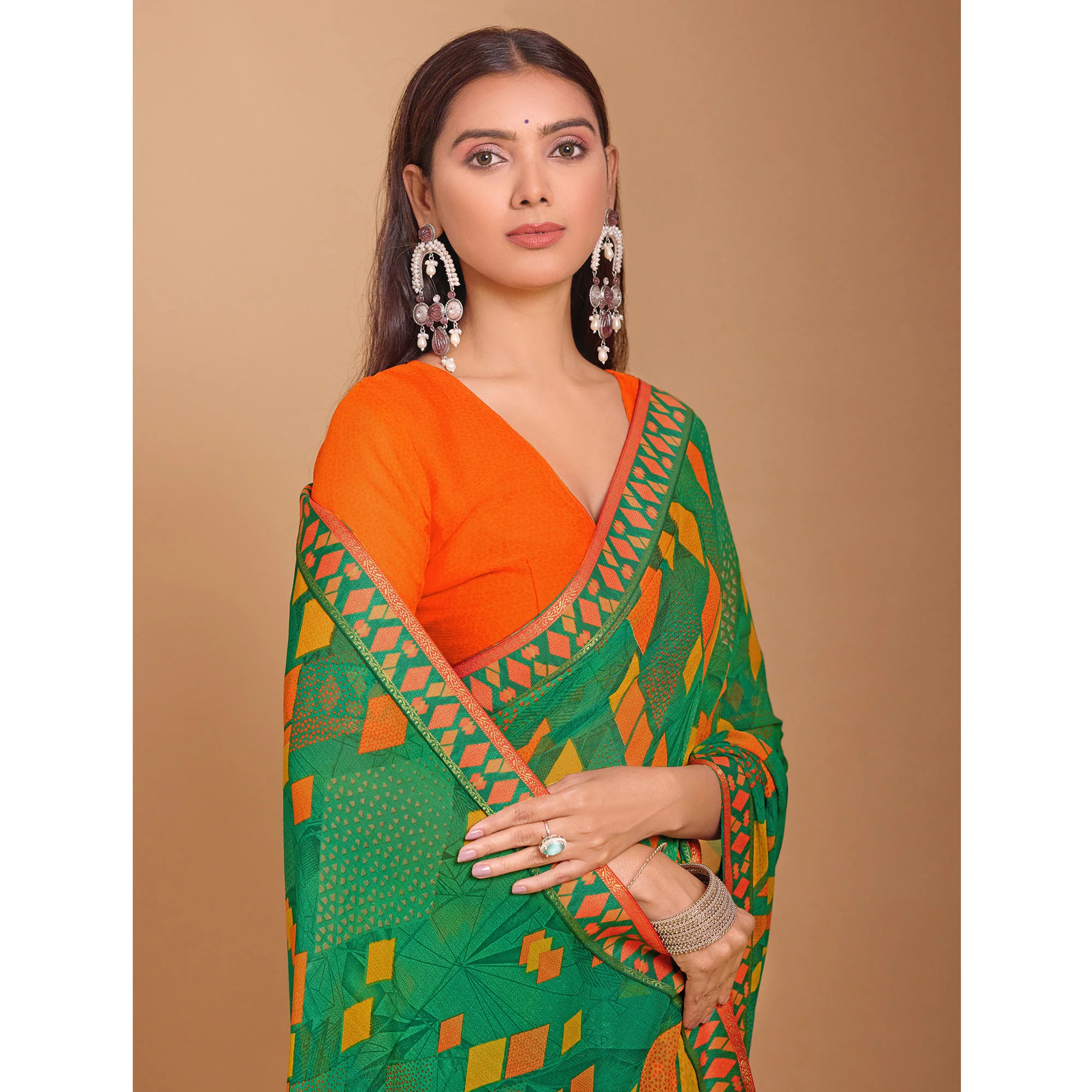 Green Geometric Printed Chiffon Saree - Image 4