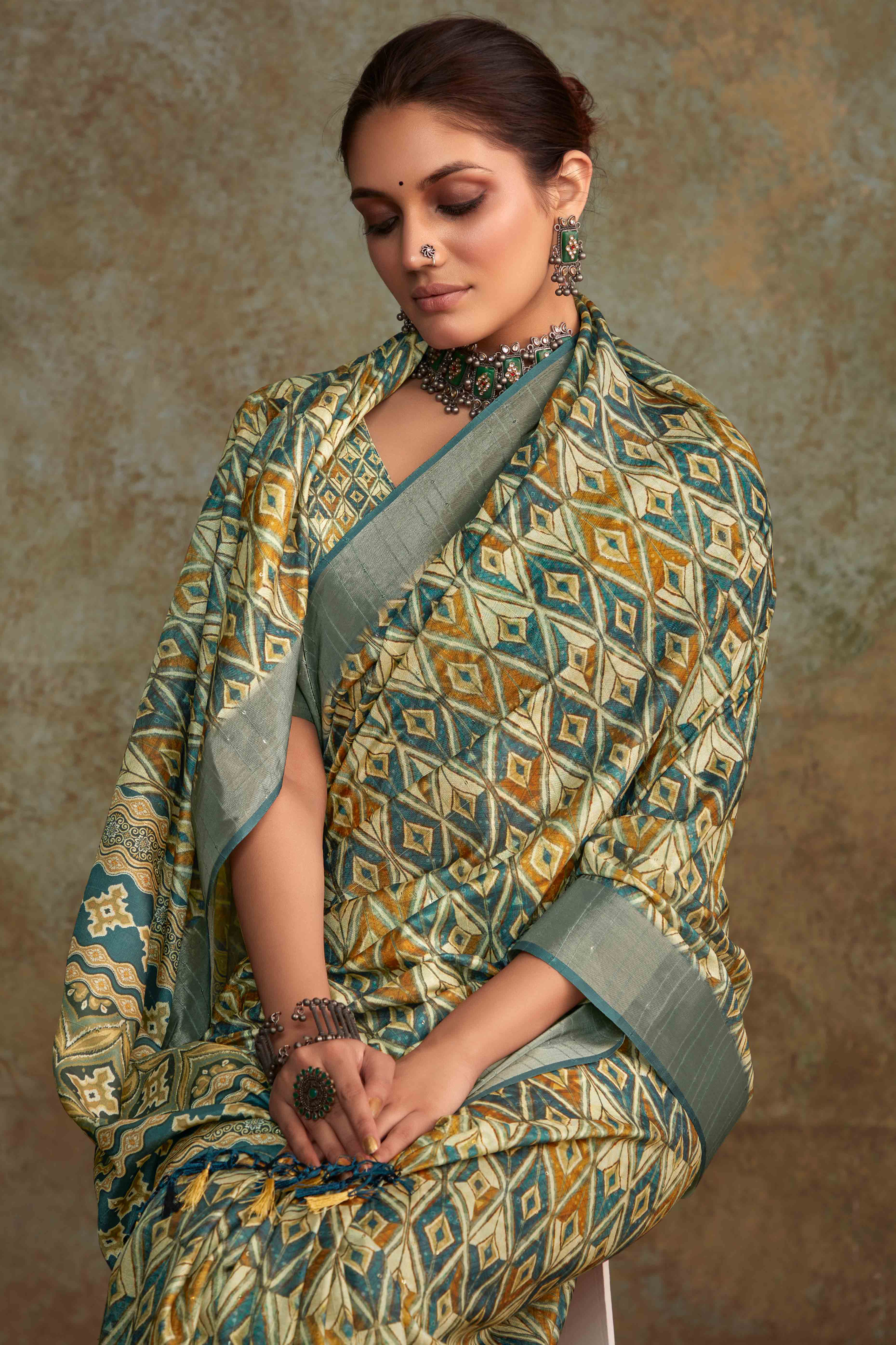Green Geometric Printed Cotton Silk Saree - Image 4