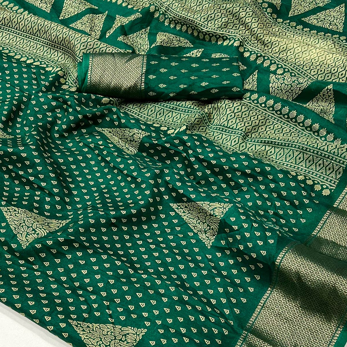 Green Geometric Printed Dola Silk Saree With Zari Border - Image 2