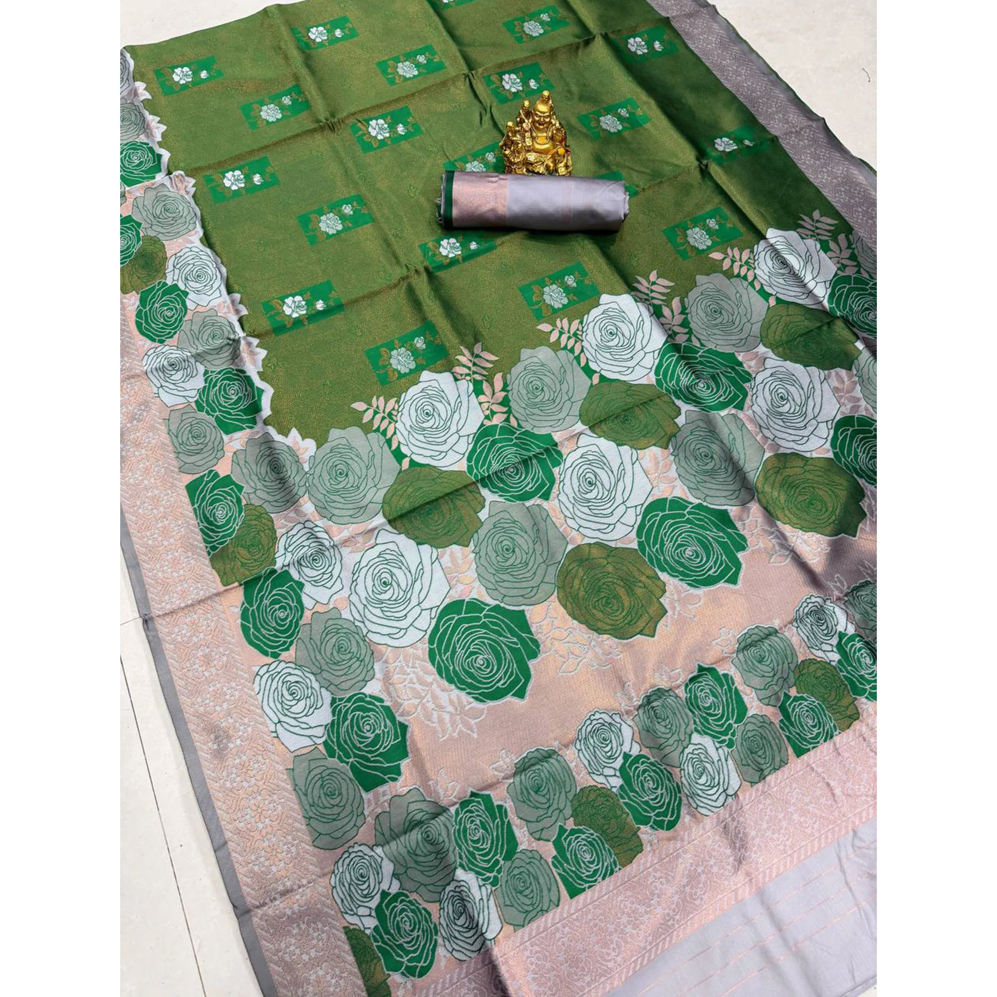 Green Handloom Banarasi Silk Saree Enhanced with Artistic Floral Zari Weaving for Timeless Appeal - Image 3