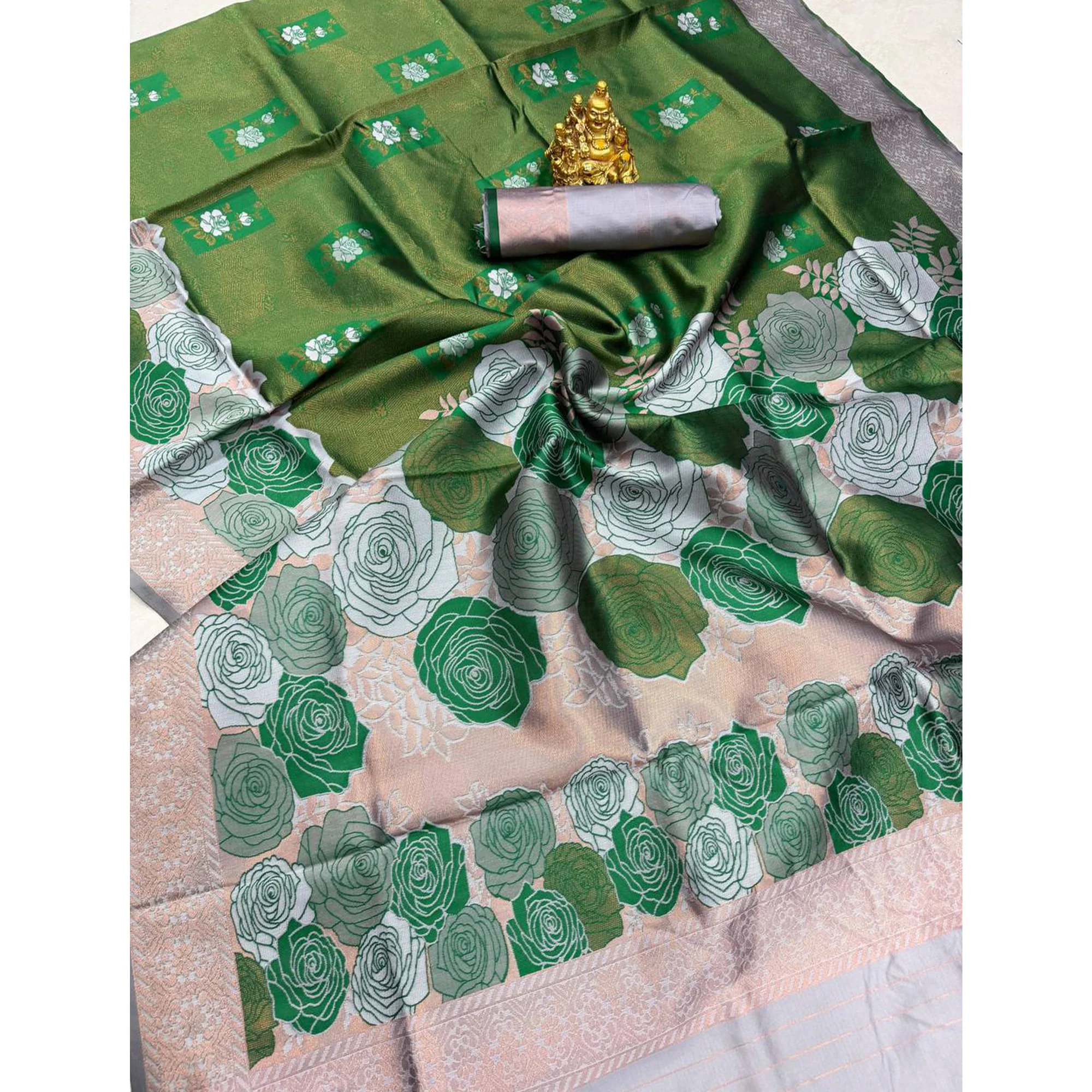 Green Handloom Banarasi Silk Saree Enhanced with Artistic Floral Zari Weaving for Timeless Appeal - Image 4