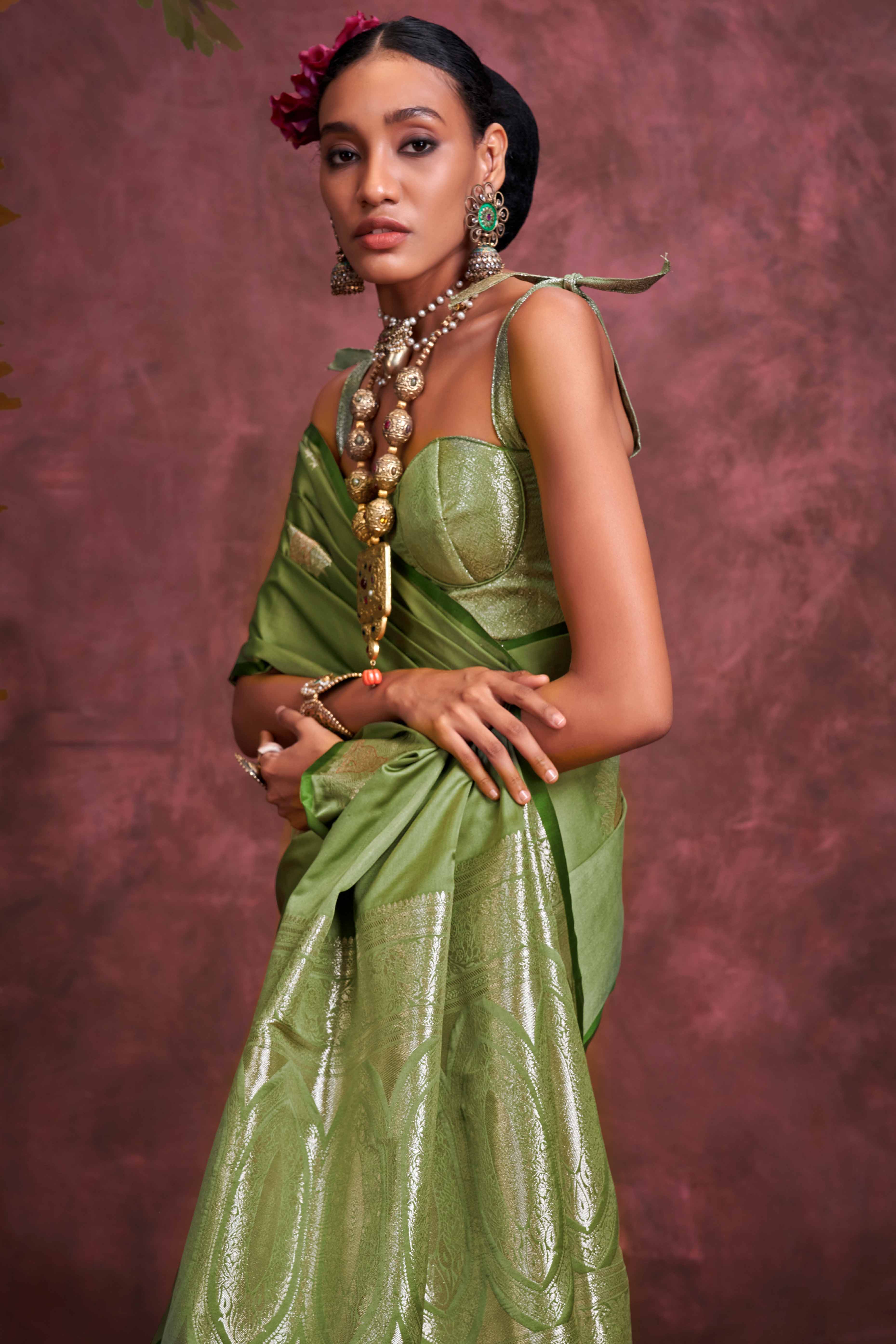 Green Handloom Weaving Satin Saree - Image 3