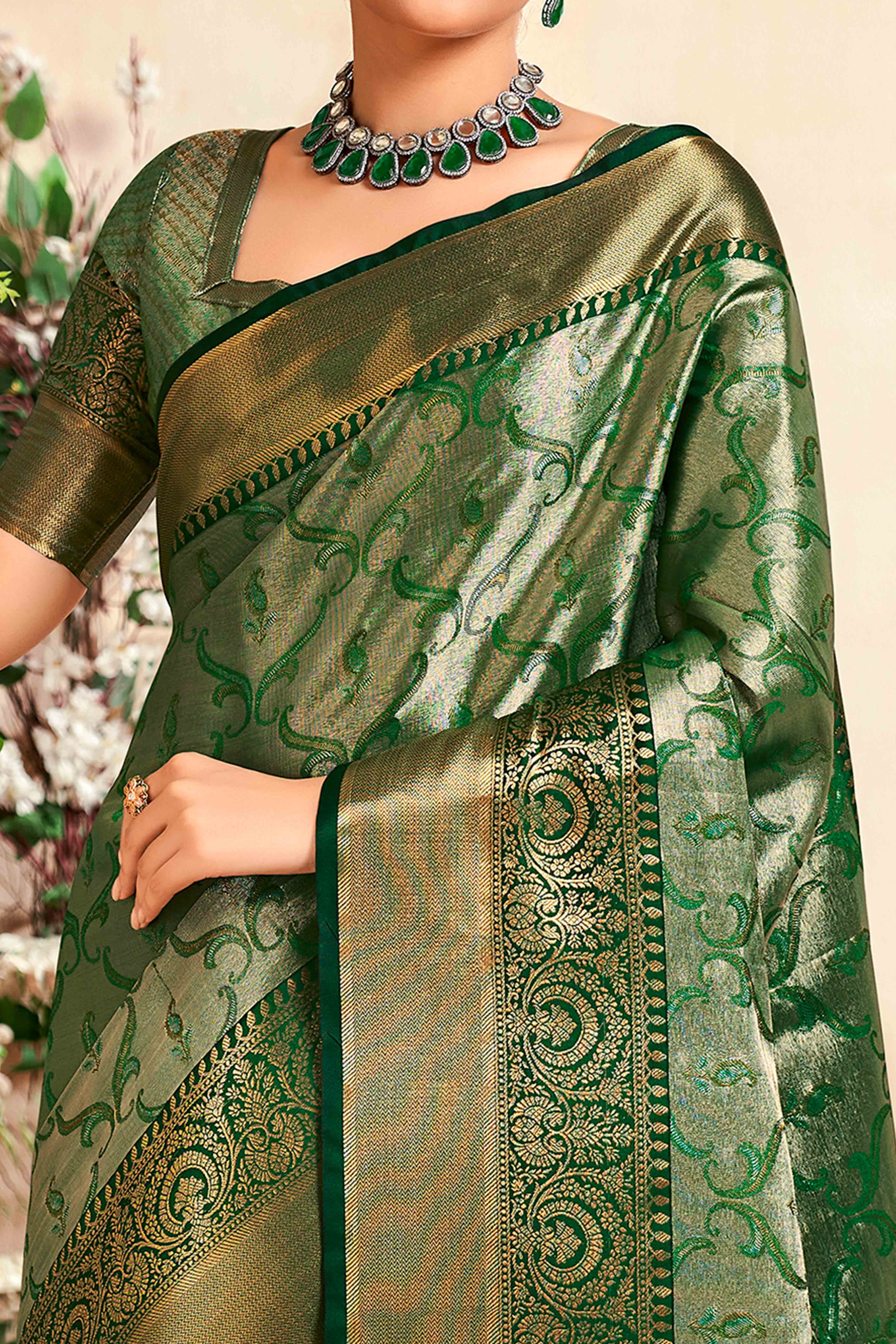 Green Kanjivaram Silk Saree With Lustrous Zari Artistry - Image 2