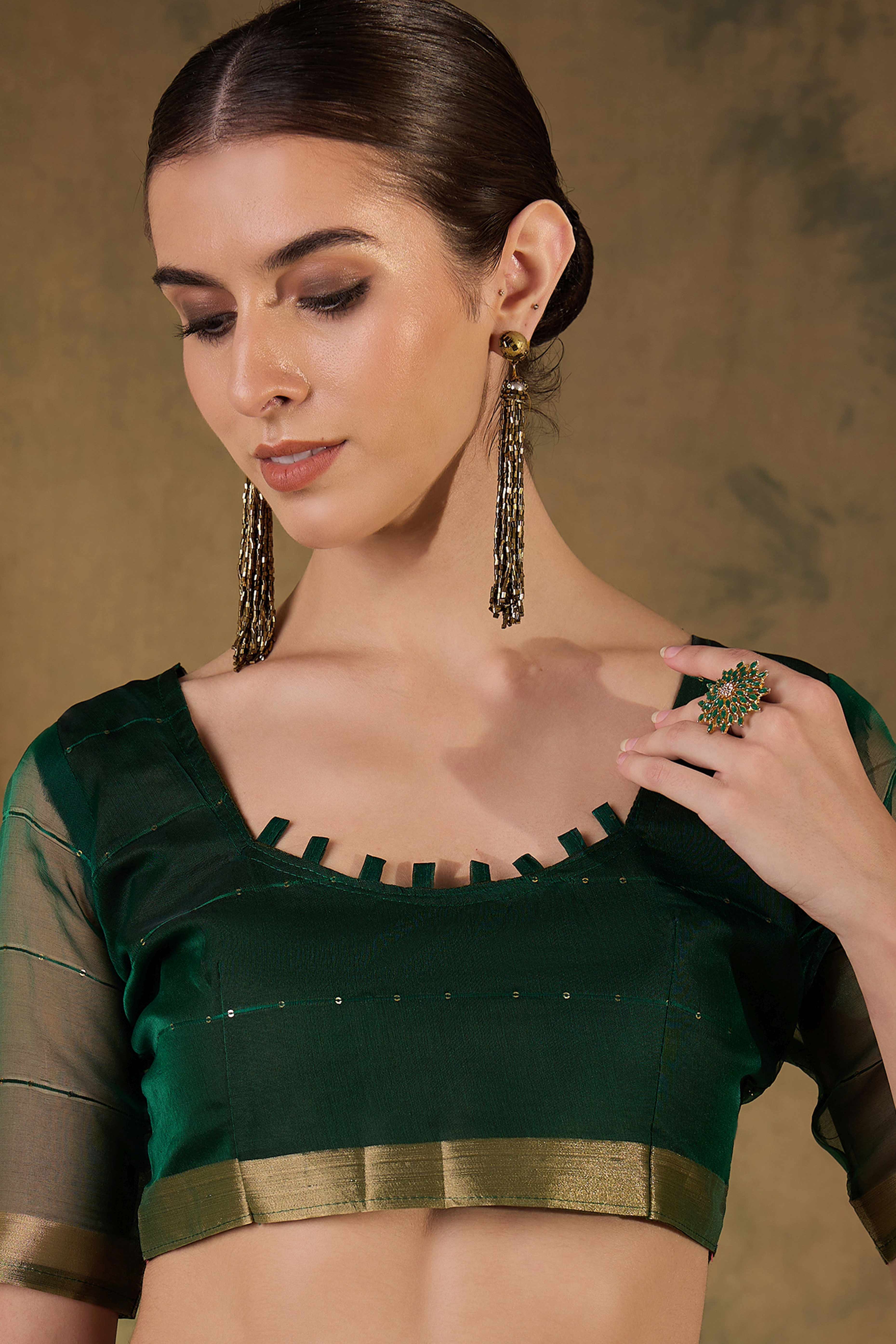 Green Organza Silk Saree Featuring Shimmering Sequins Embroidery & Elegant Tasselled Pallu - Image 6