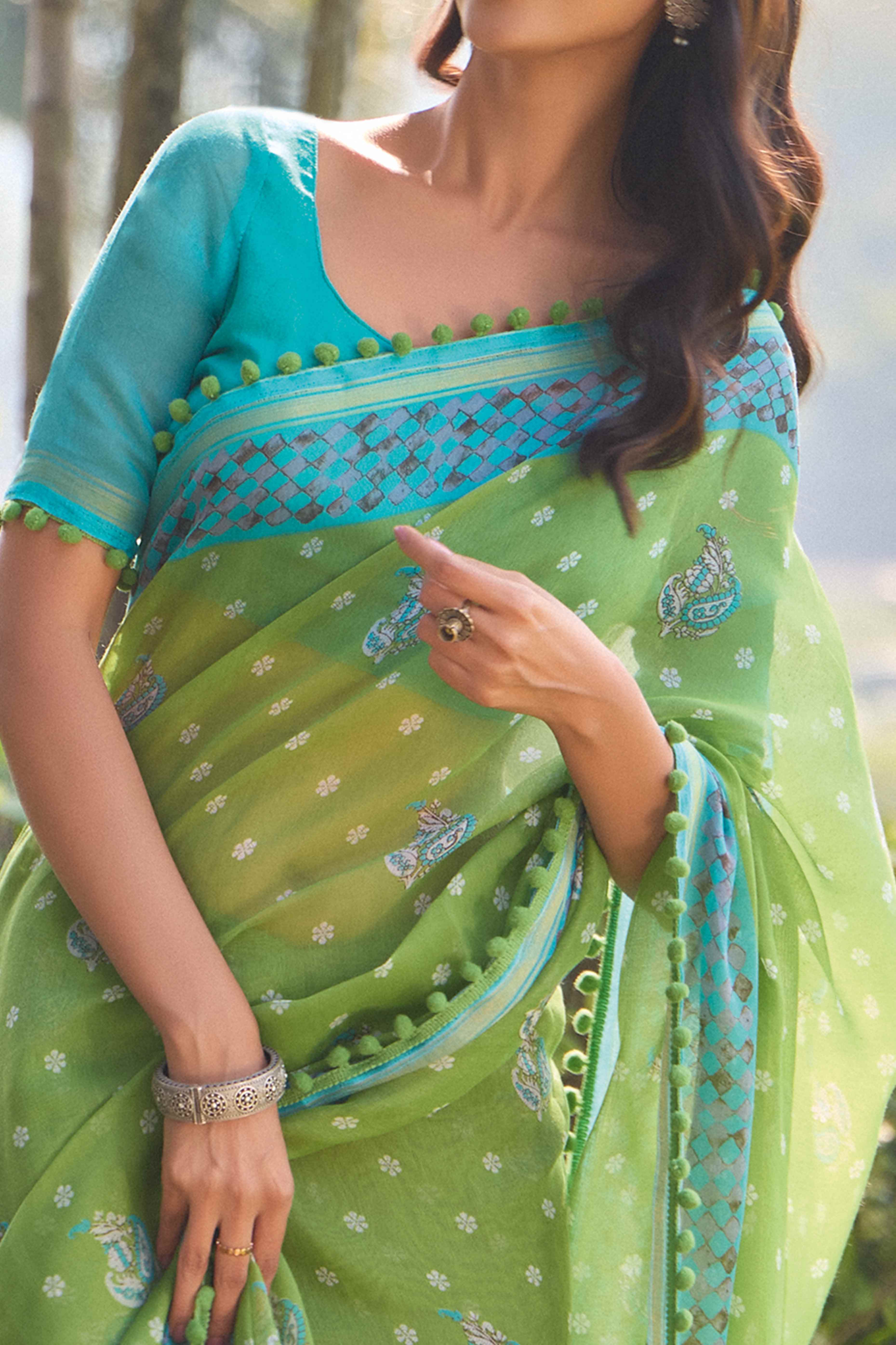 Green Printed Cotton Blend Saree With Pumpum Lace - Image 2
