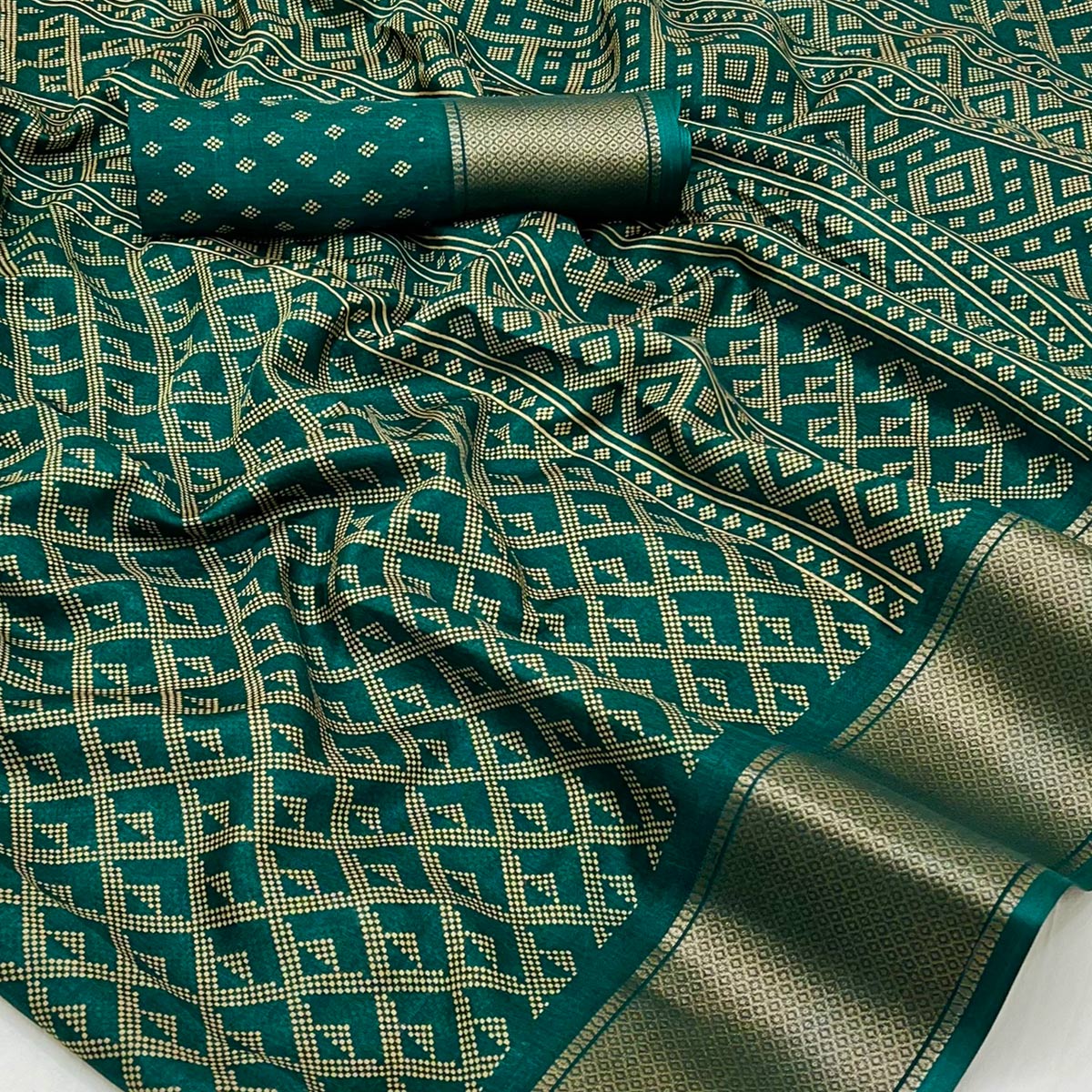 Green Printed Dola Silk Saree With Jacquard Border - Image 2