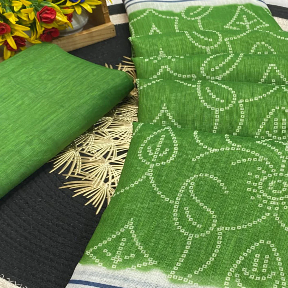 Green Pure Linen Saree with Authentic Bandhani Print - Image 2