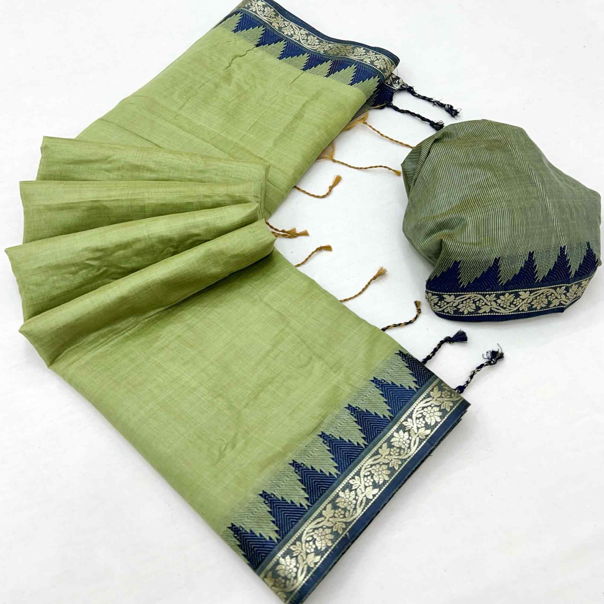 Green Pure Silk Handloom Saree with Intricate Jacquard Weave - Image 2
