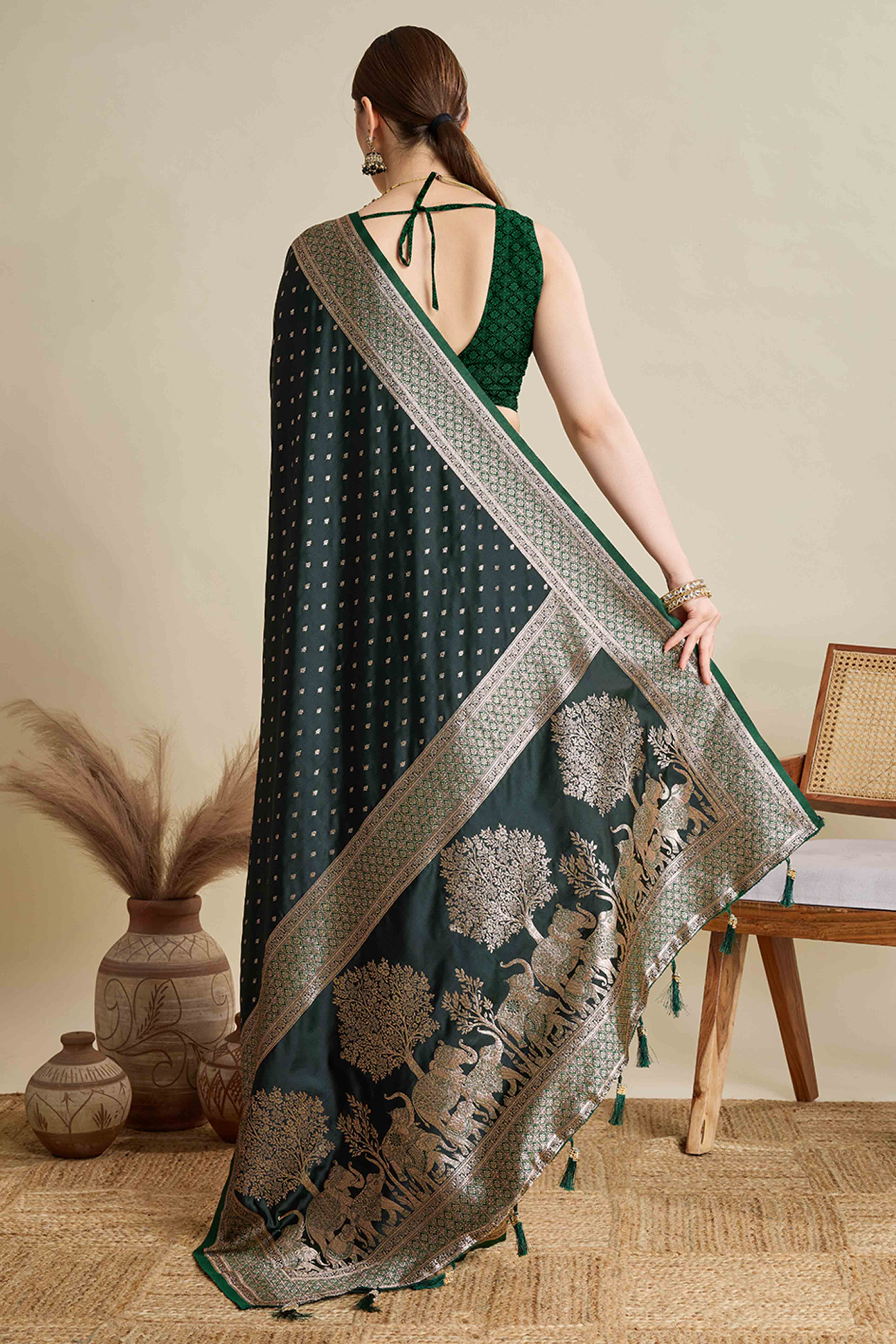 Green Pure Silk Saree Featuring Traditional Banarasi Zari Weaving Patterns - Image 5