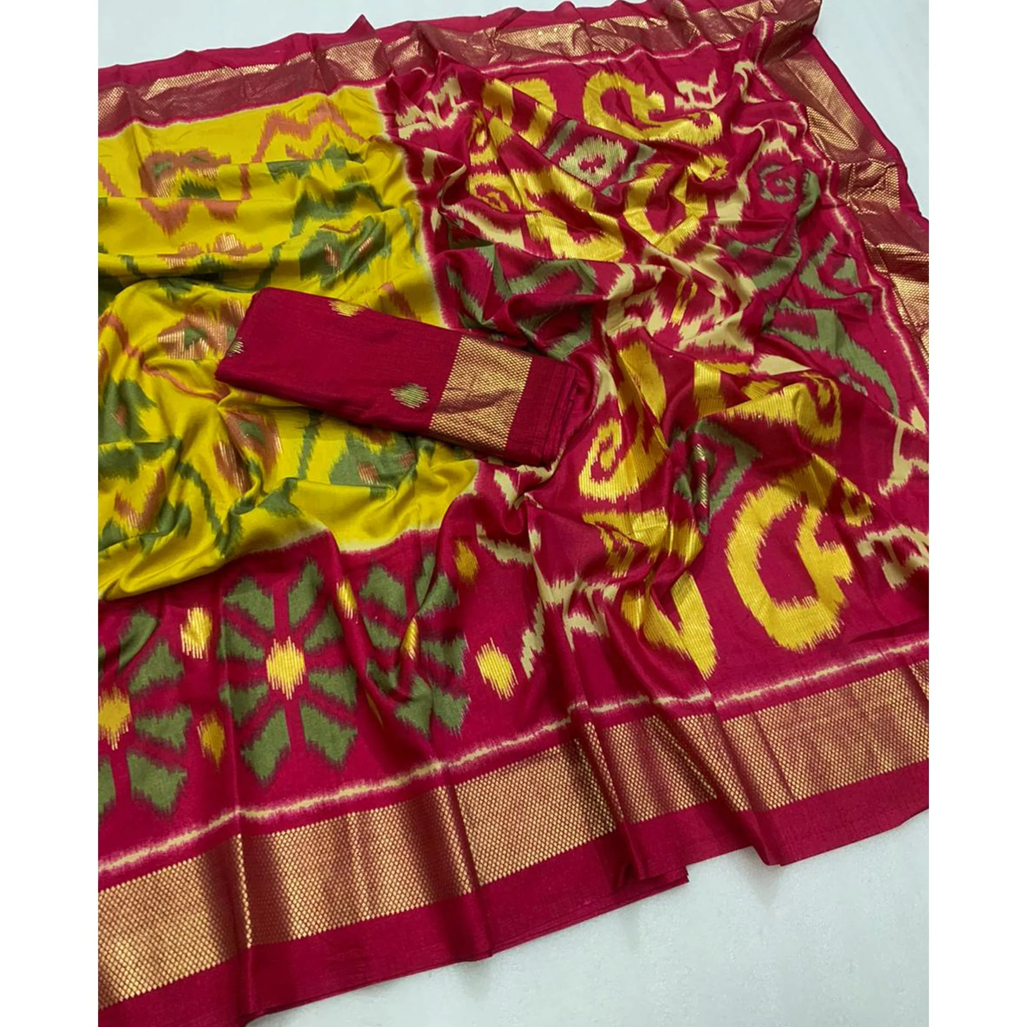 Green & Rani Pink Ikkat Foil Printed Dola Silk Saree - Image 3