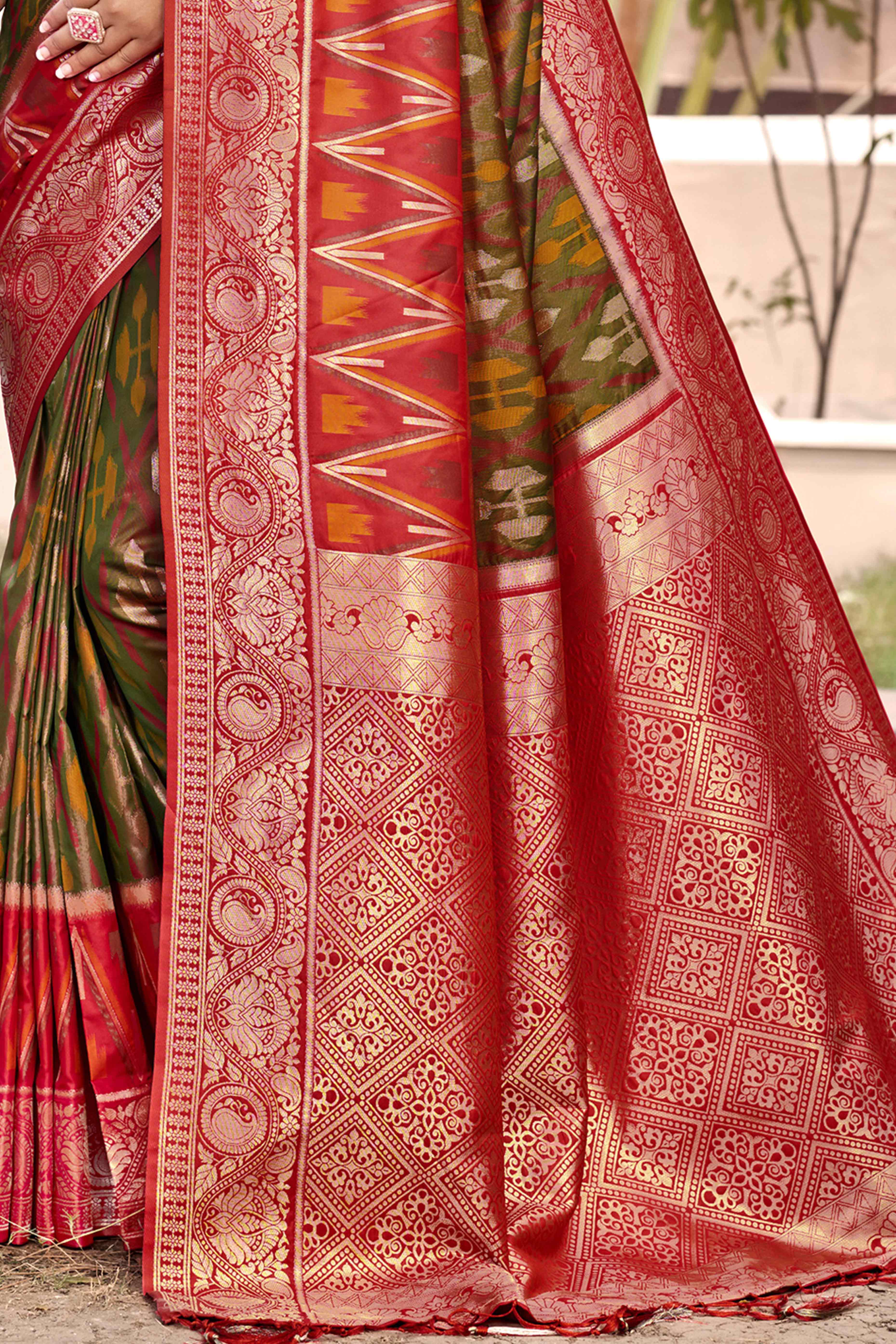 Green & Red Woven Cotton Silk Saree With Tassels - Image 4