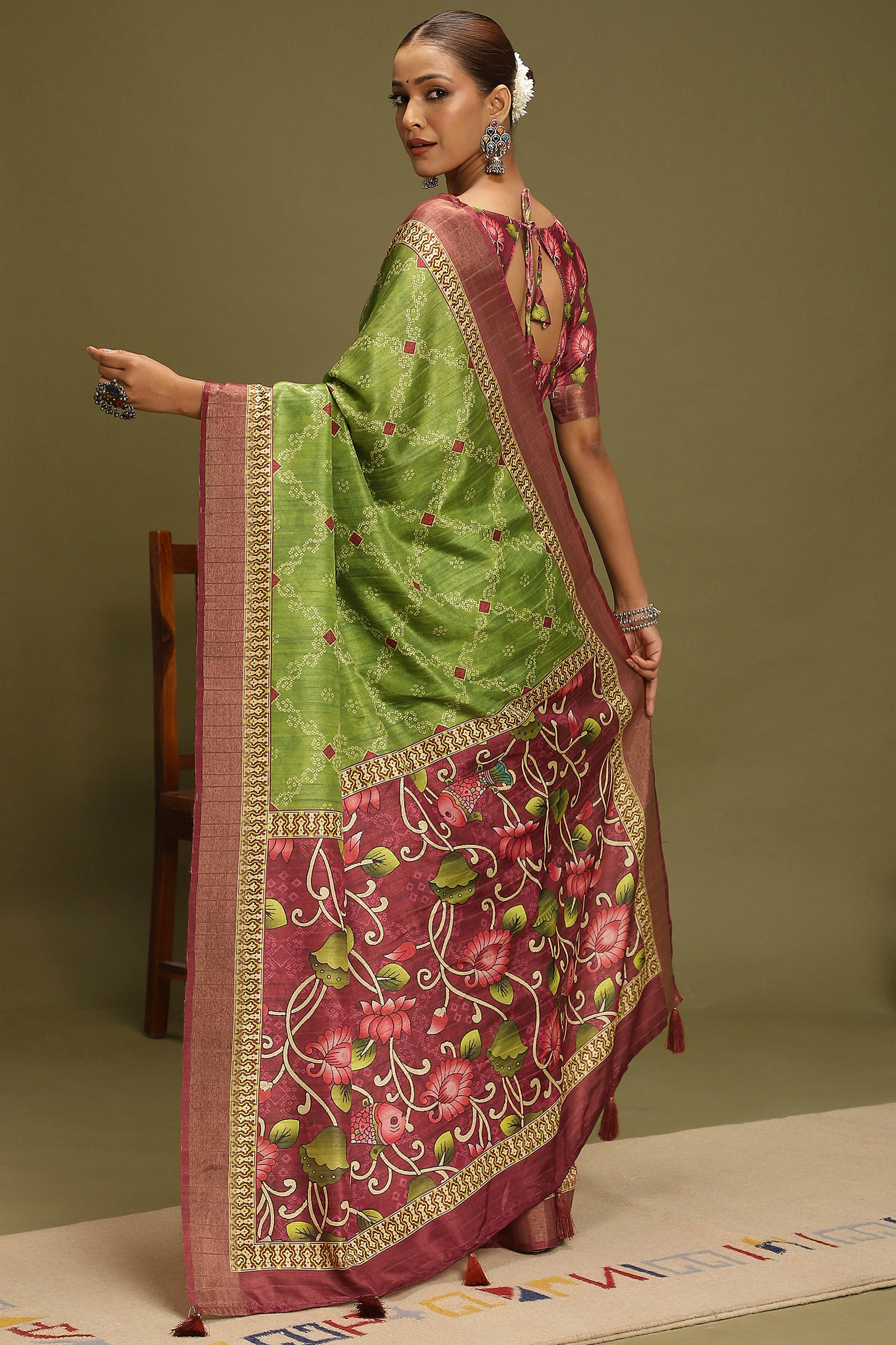 Green Silk Blend Saree Decorated with Vibrant Bandhani Prints and Festive Detailing - Image 5