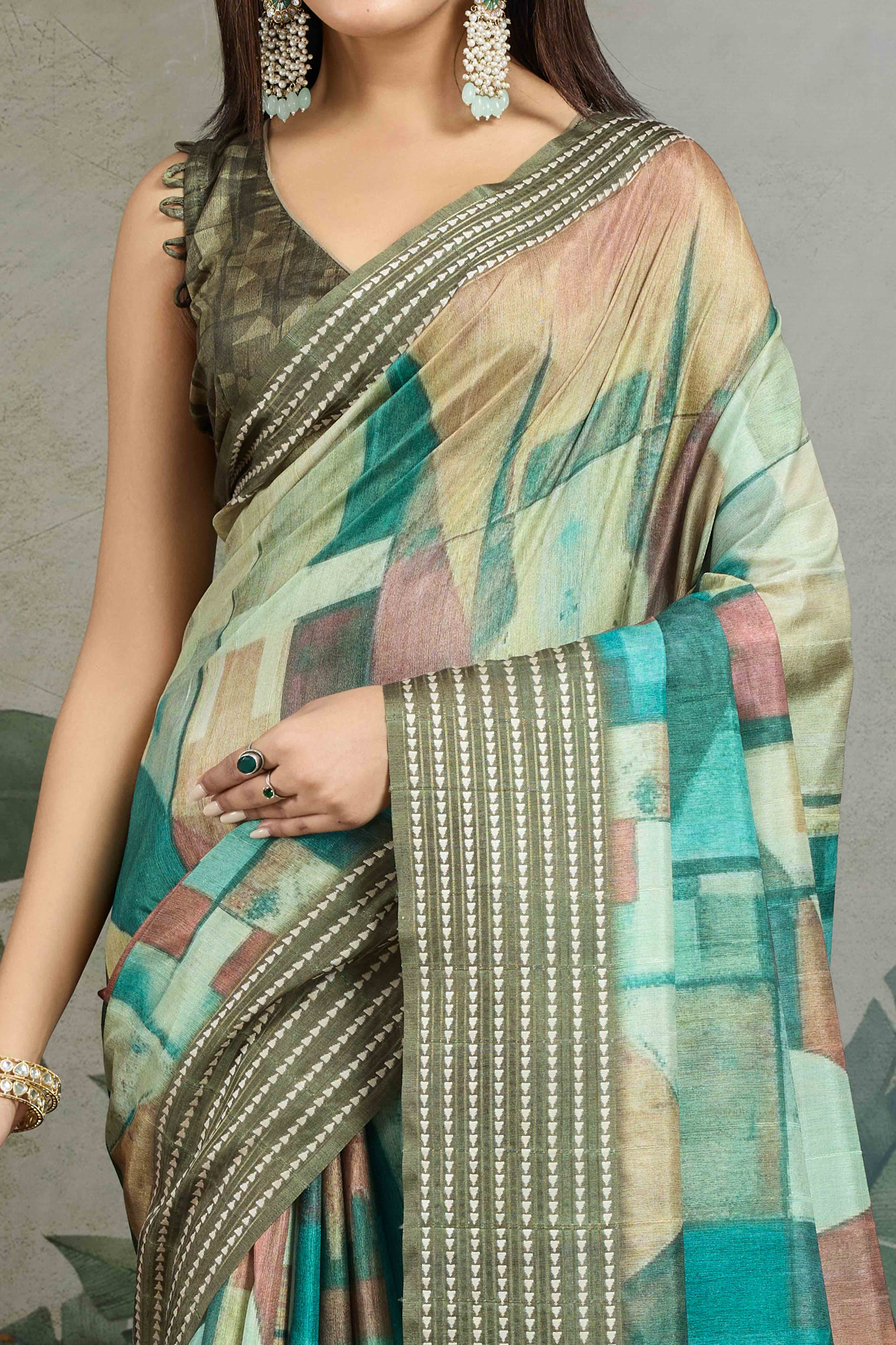 Green Silk Blend Saree with Geometric Print - Image 2