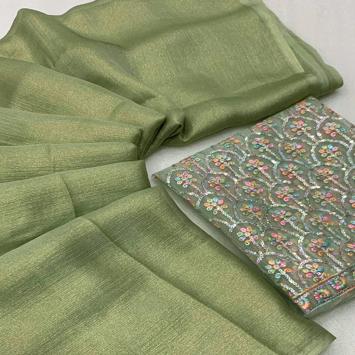 Green Solid Chiffon Saree - Image 2