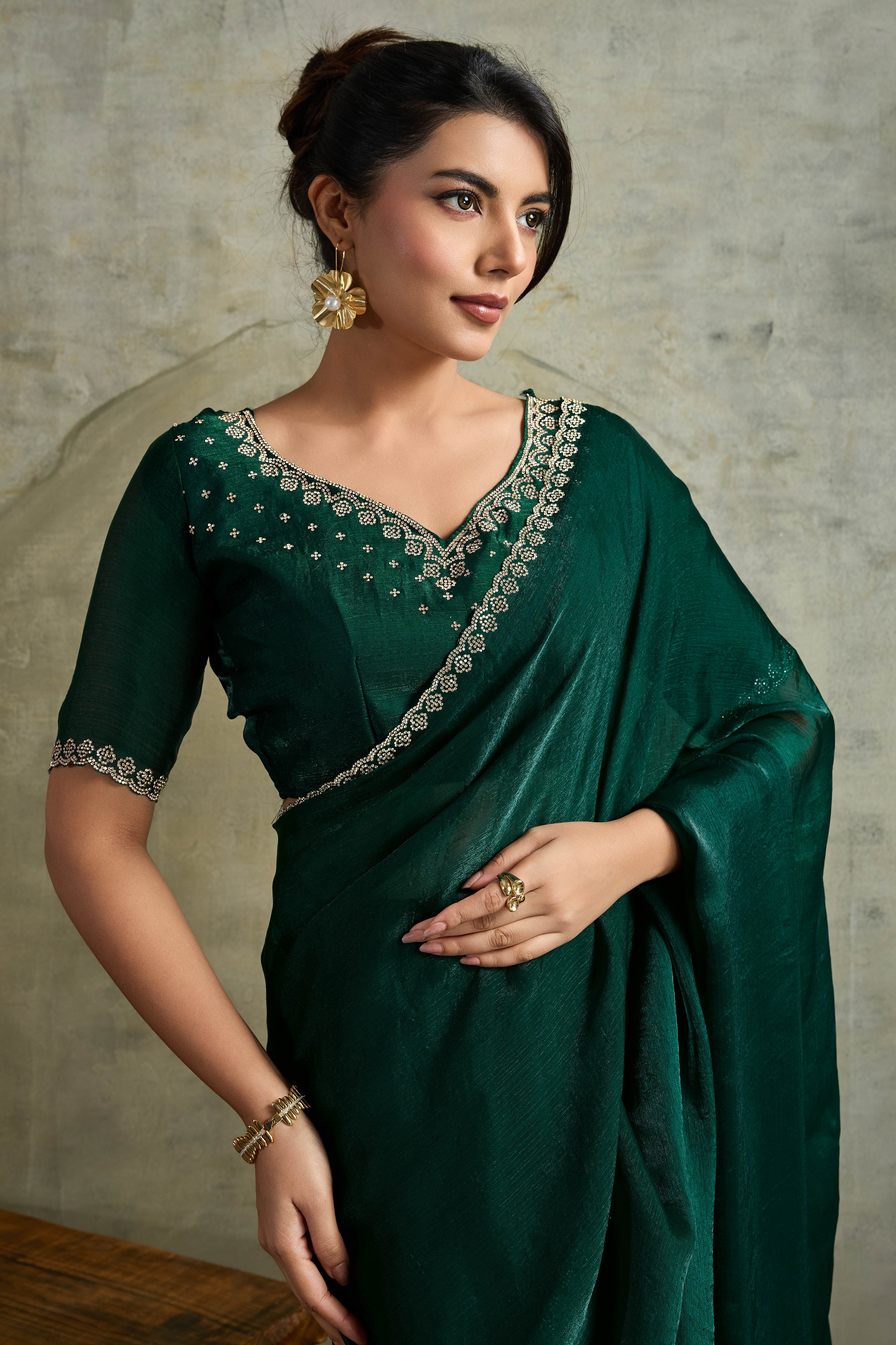 Green Solid Chiffon Saree With Sparkling Zarkan Border & Latkan Pallu - Image 6
