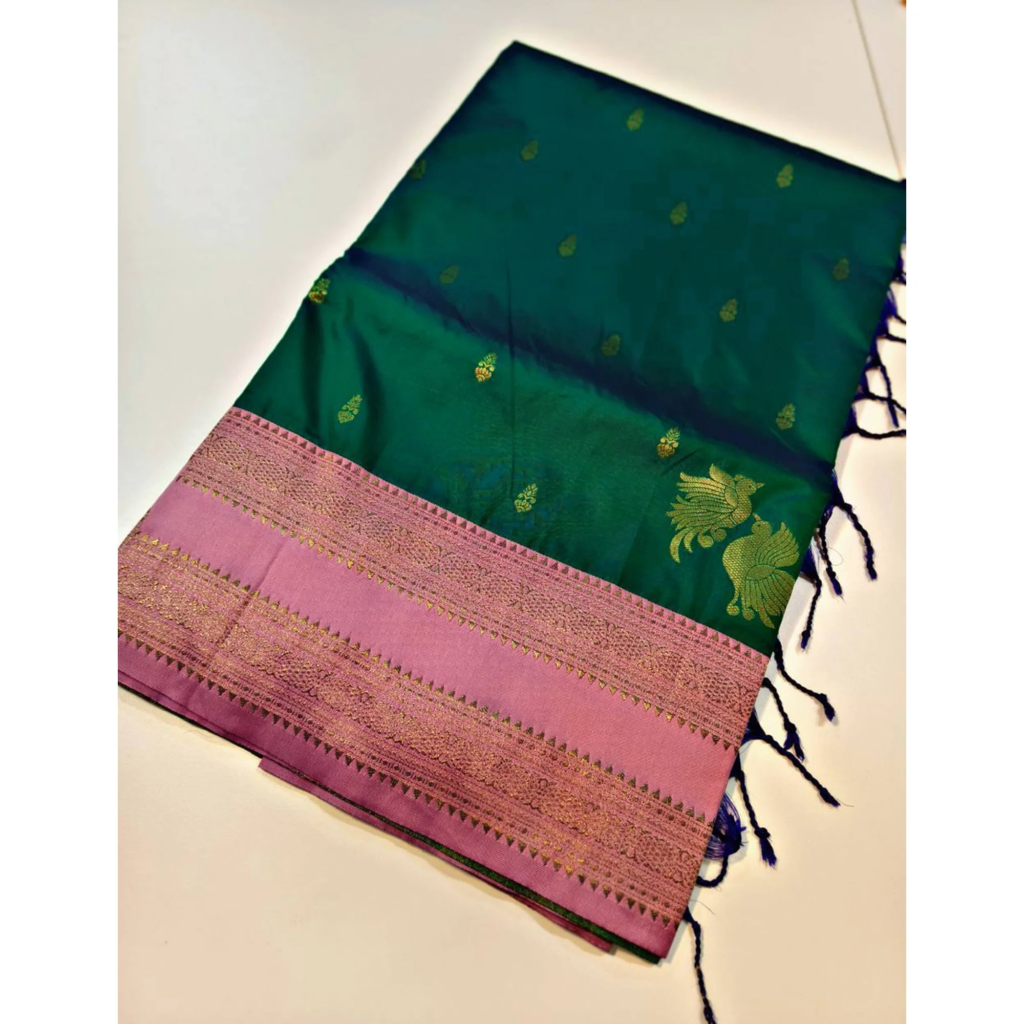 Green Traditional Kanjivaram Silk Saree Featuring Classic Zari Butti Weaving - Image 3