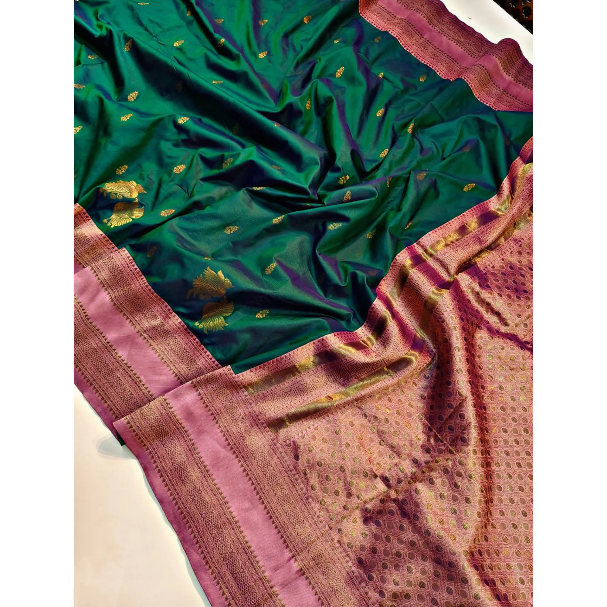 Green Traditional Kanjivaram Silk Saree Featuring Classic Zari Butti Weaving - Image 4