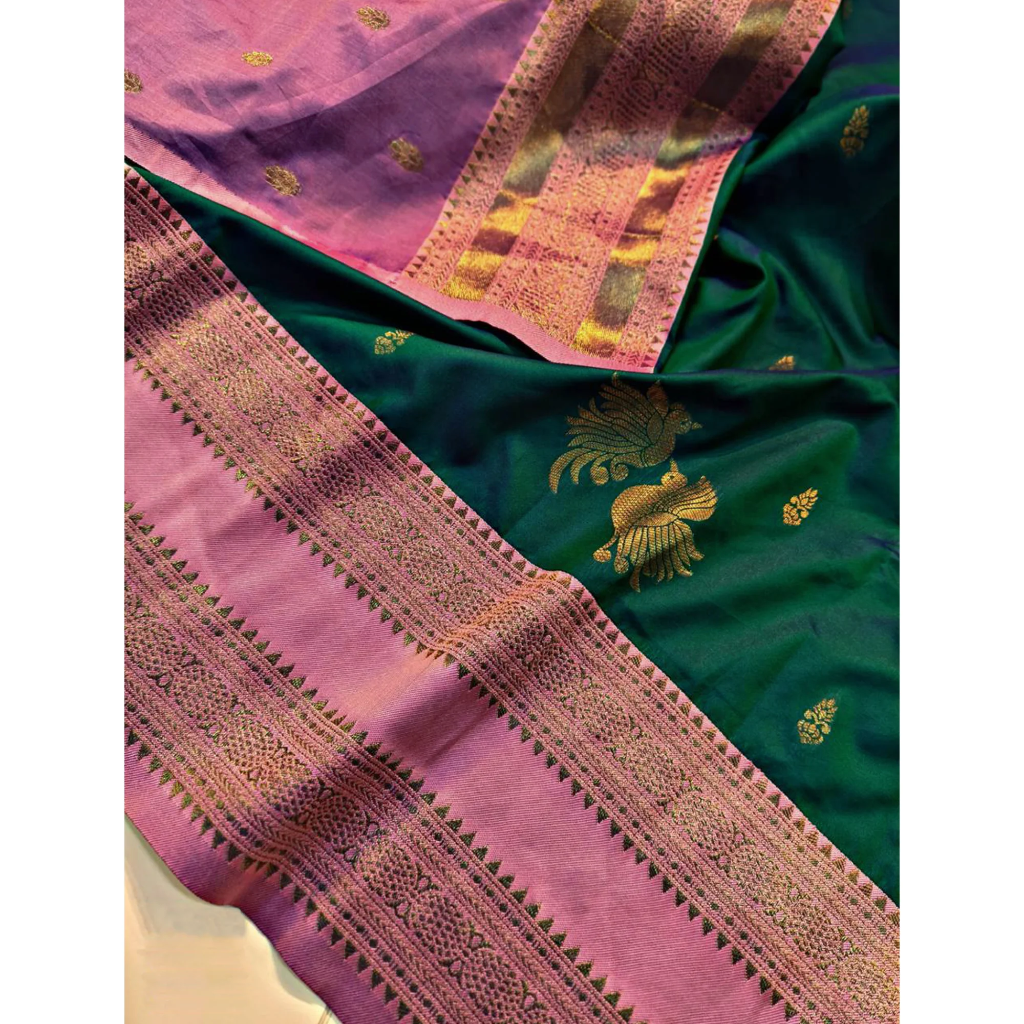 Green Traditional Kanjivaram Silk Saree Featuring Classic Zari Butti Weaving - Image 6
