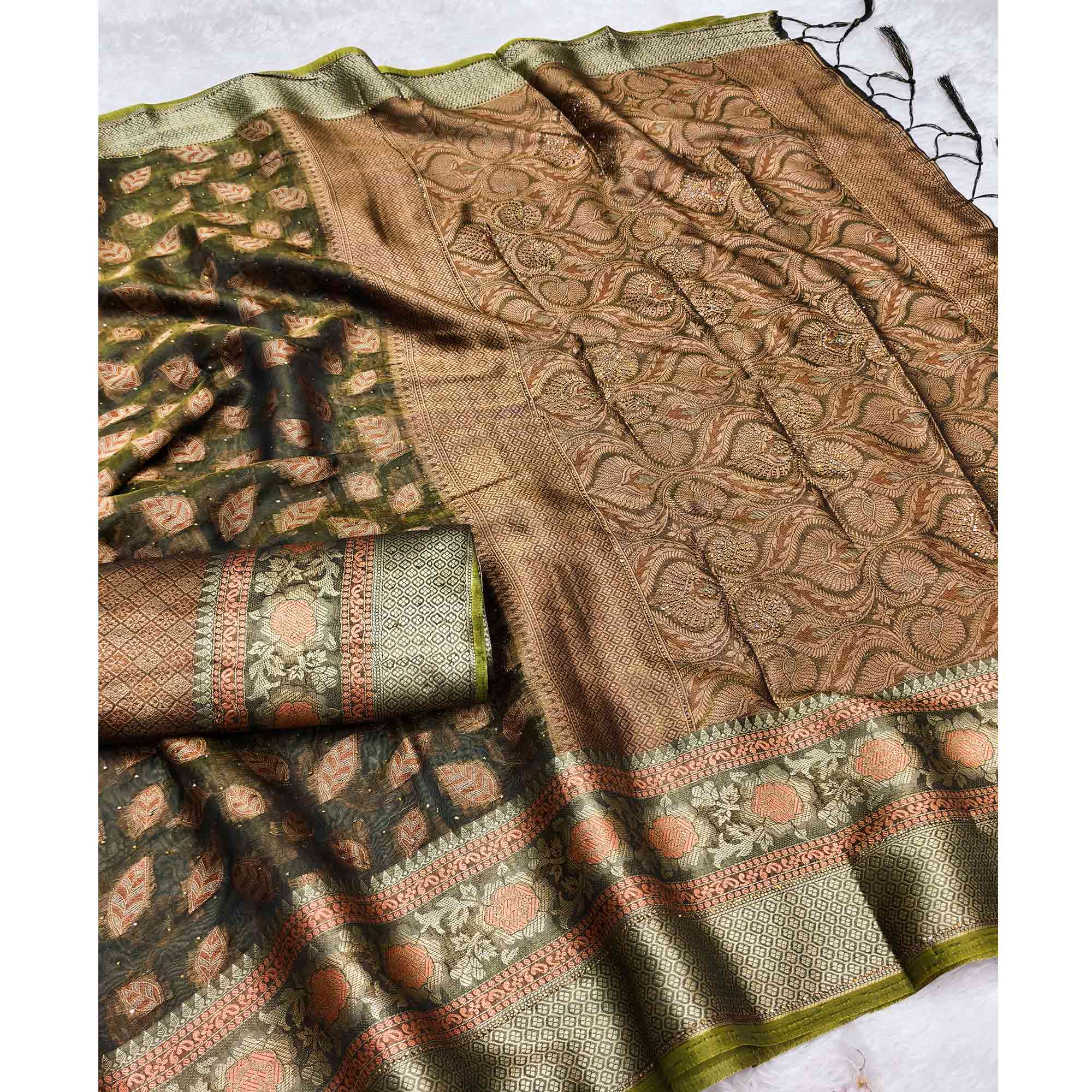 Green Woven Banarasi Crunchy Silk Saree With Leaf & Floral Motifs Accented By Sparkling Stone - Image 3