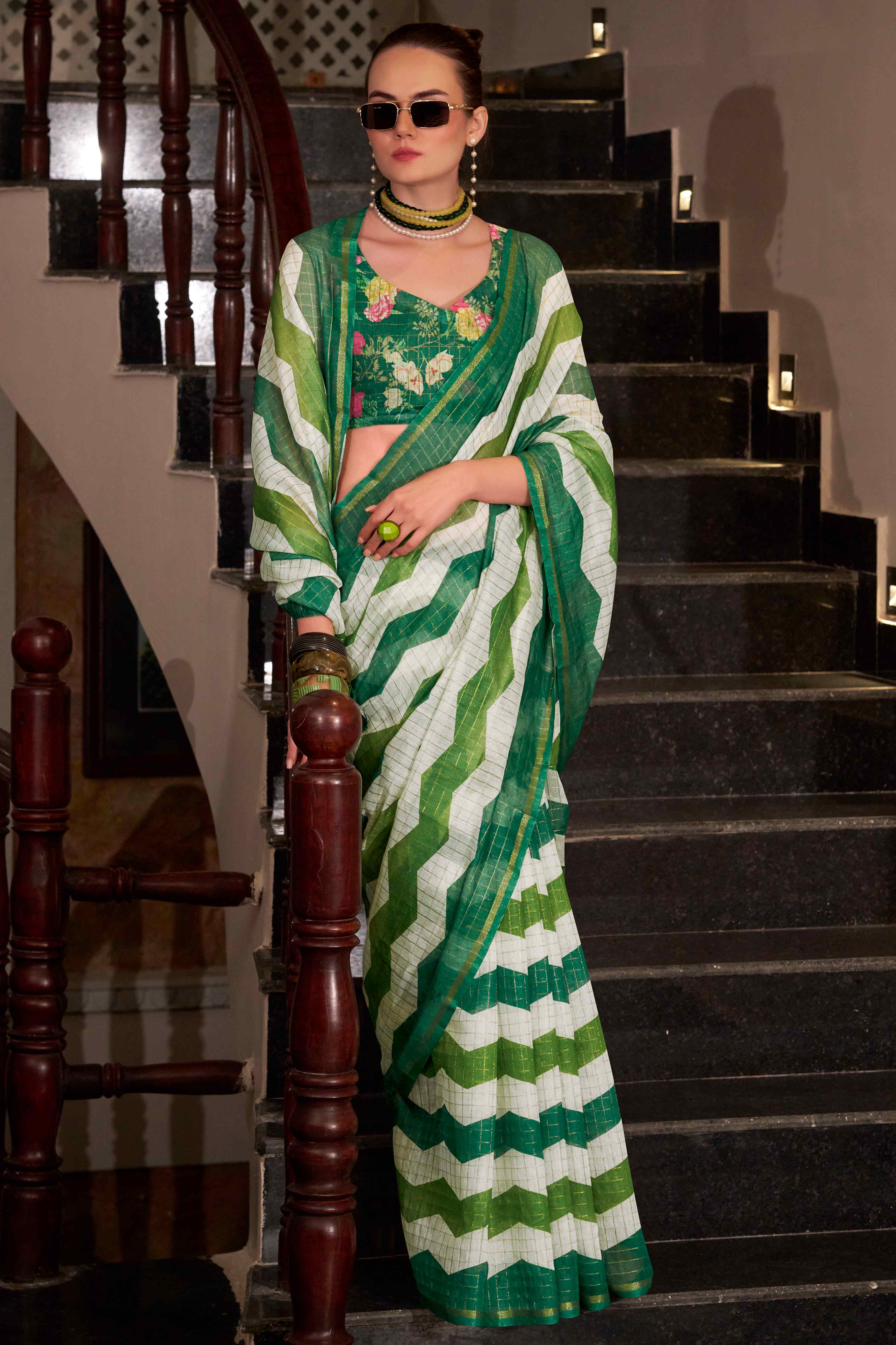 Green Woven Cotton Silk Saree With A Zig-Zag Pattern - Image 3