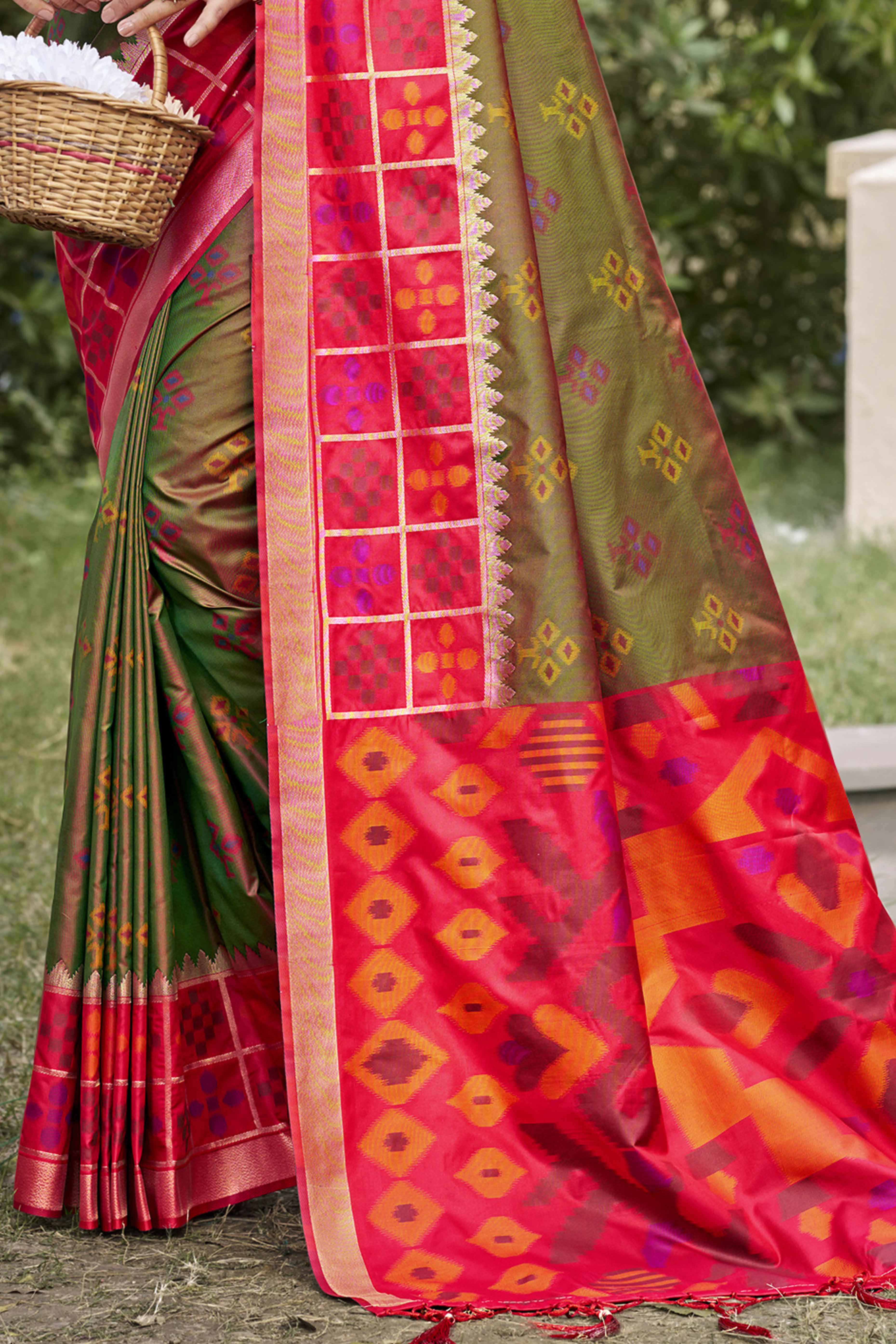 Green Woven Cotton Silk Saree With Tassels - Image 4