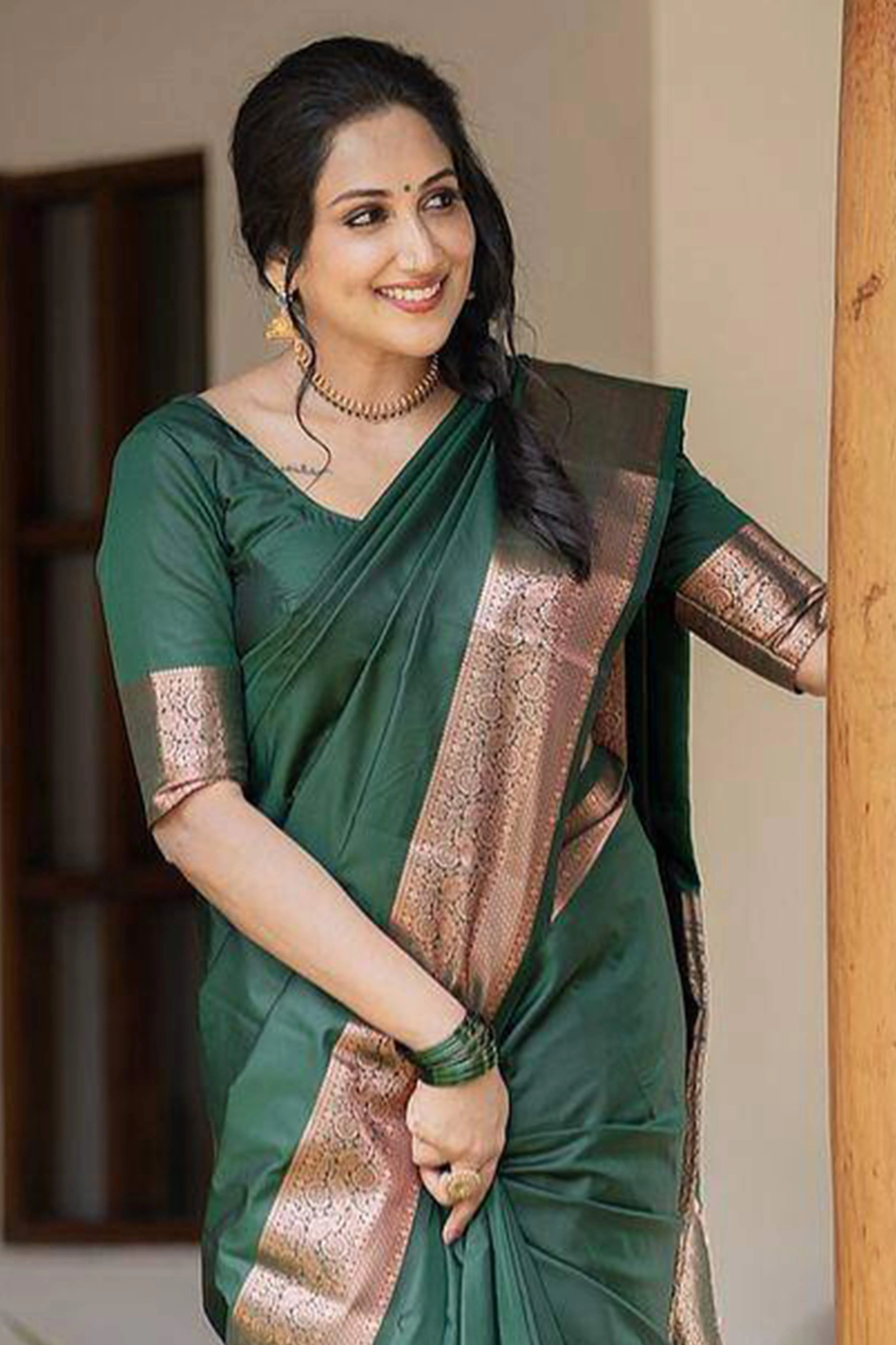 Green Woven Lichi Banarasi Silk Saree - Image 3
