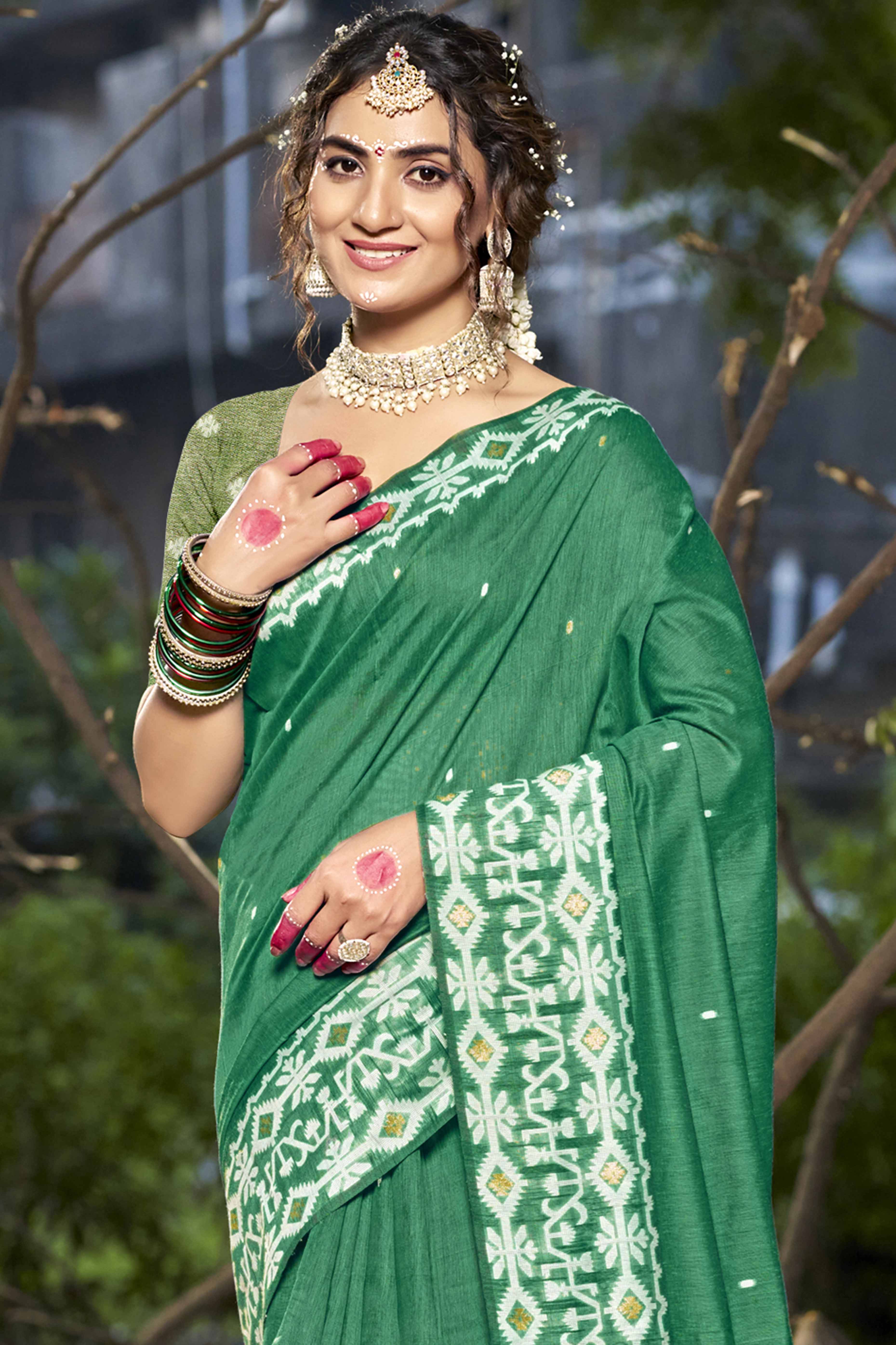 Green Woven Linen Cotton Saree With Tassels - Image 3