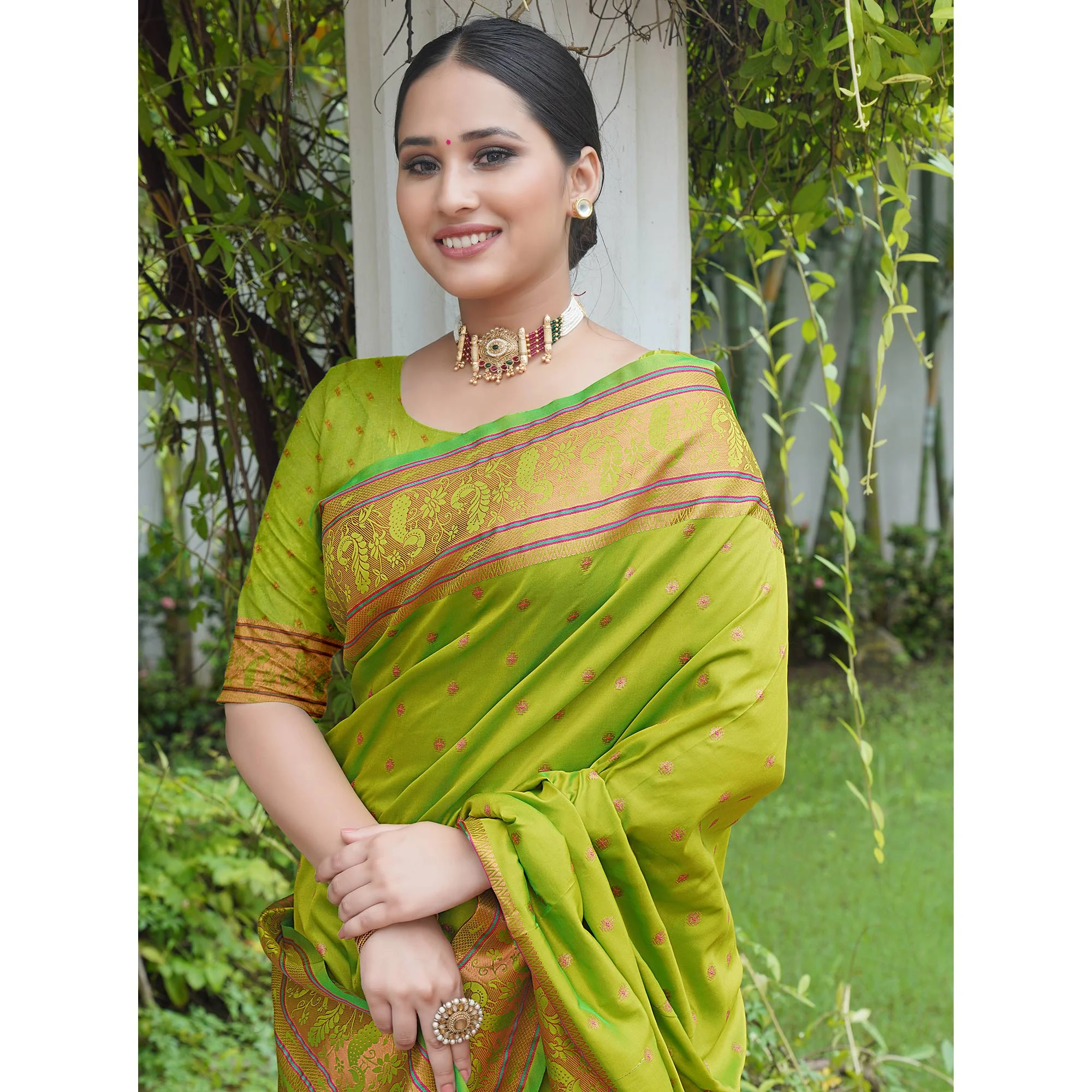 Green Woven Paithani Art Silk Saree - Image 5