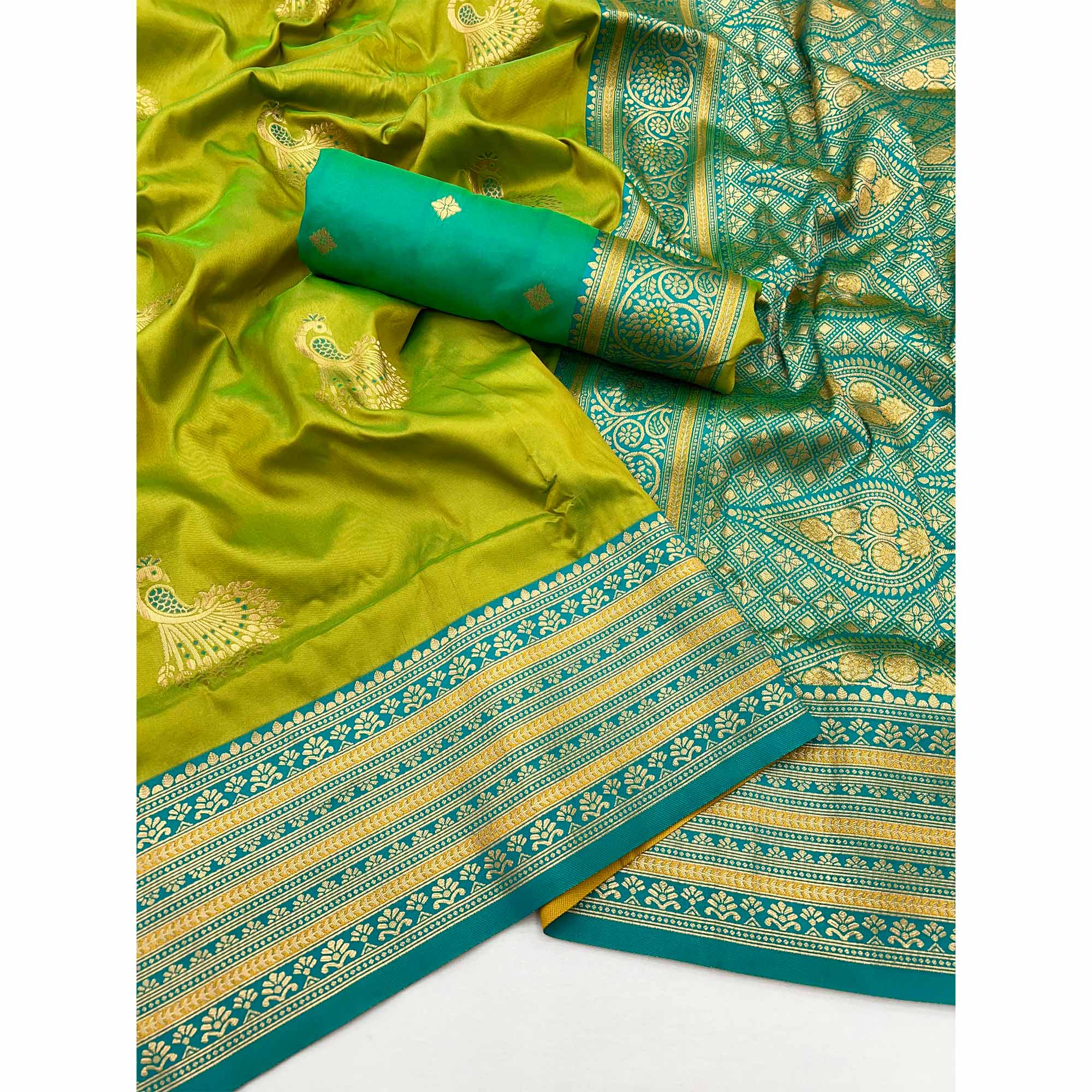 Green Woven Pure Silk Saree - Image 3
