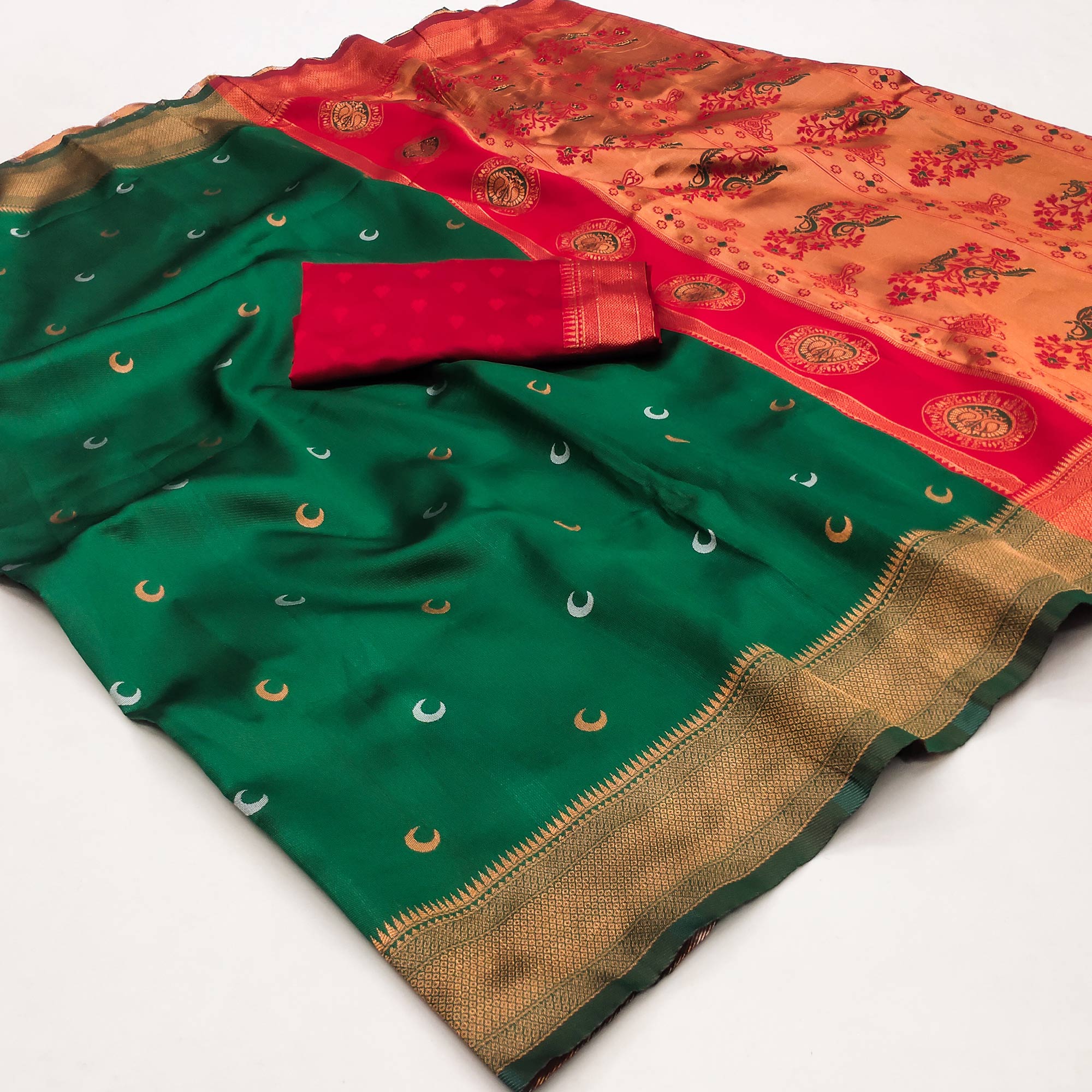 Green Zari Weaving Cotton Silk Jacquard Saree - Image 3