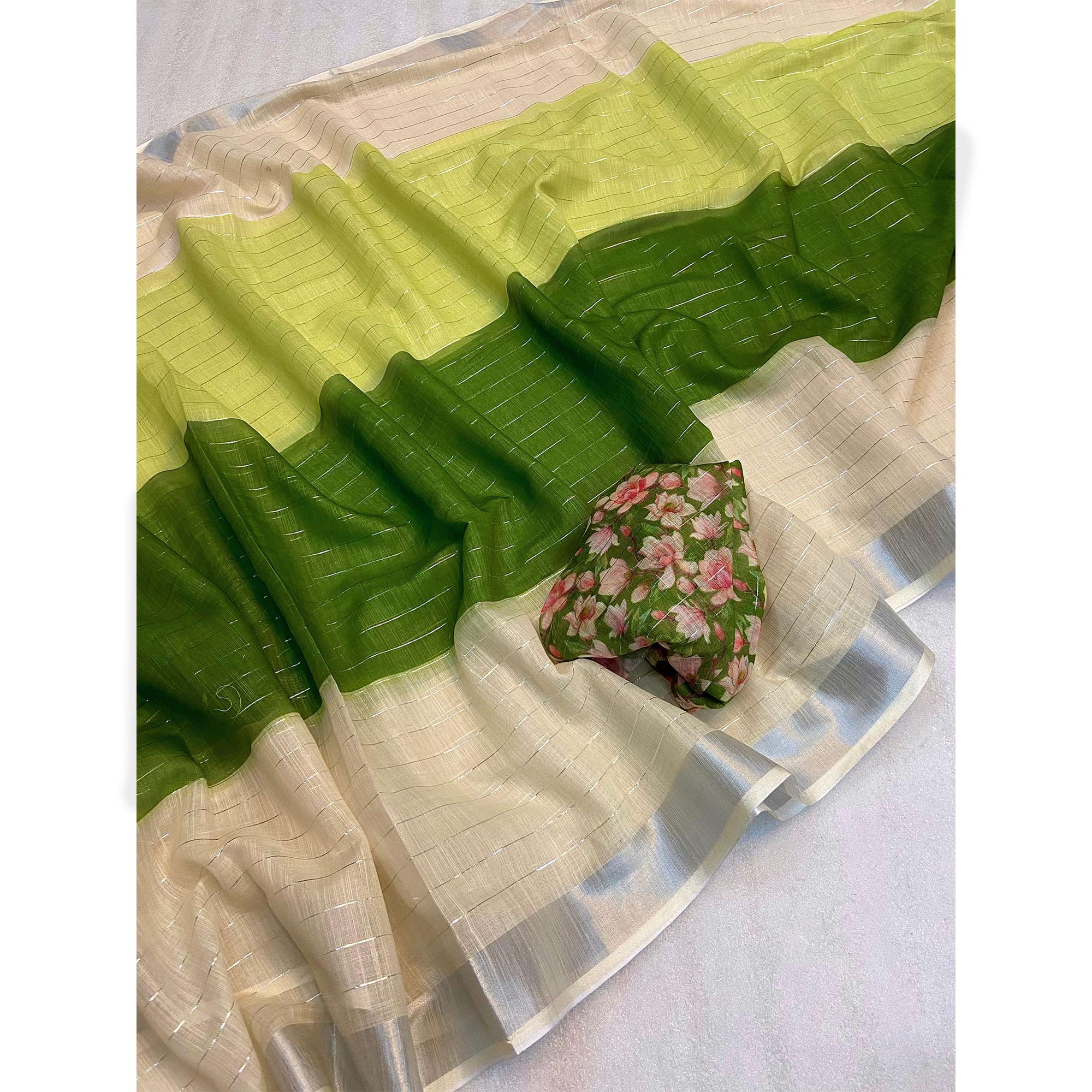 Green Zari Weaving Linen Saree - Image 3