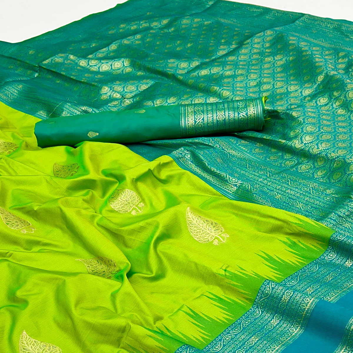 Green Zari Woven Art Silk Saree Featuring Delicate Floral Motifs & Regal Banarasi Pallu - Image 2