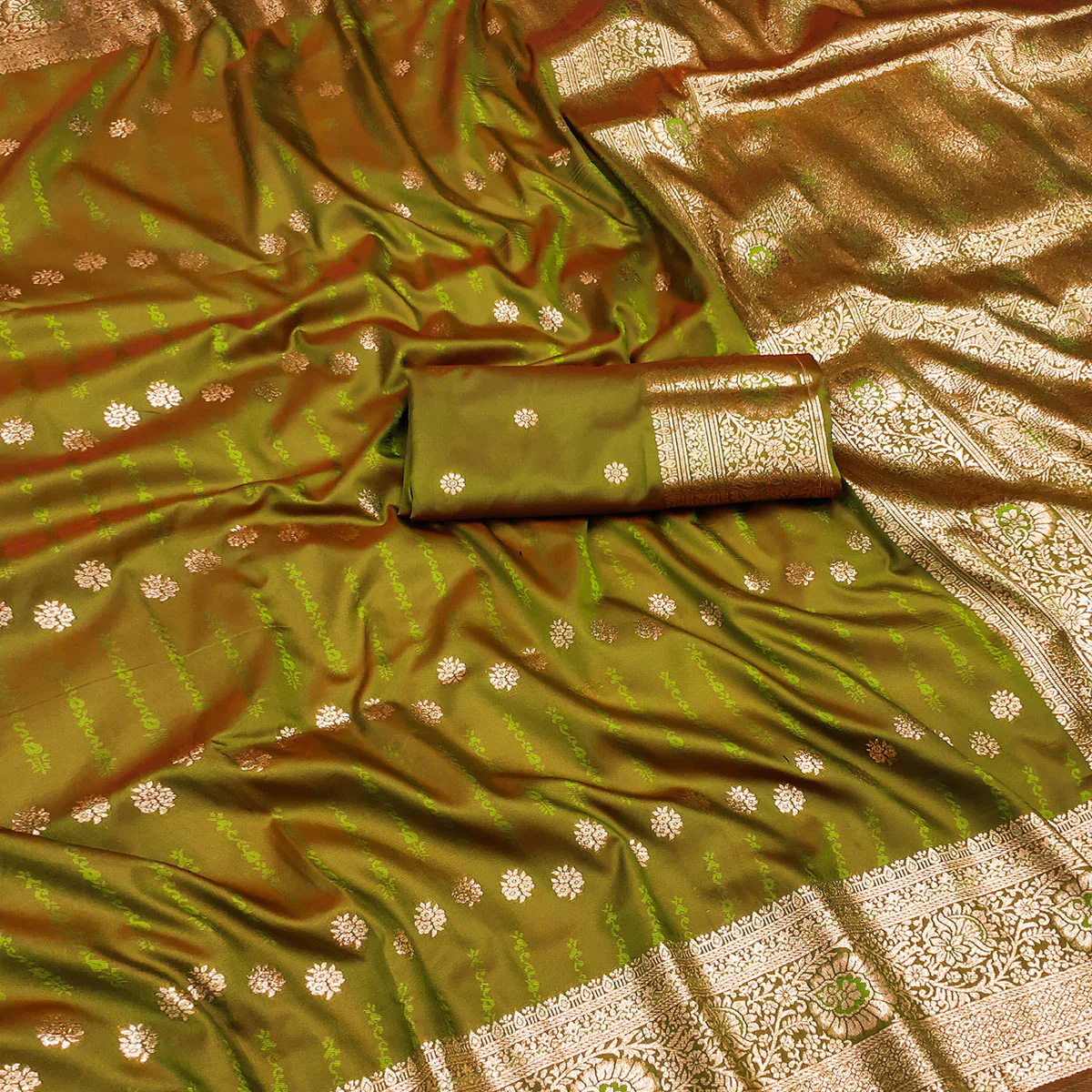 Green Zari-Woven Cotton Silk Saree Featuring a Graceful Drape and Delicate Tassel Detailing - Image 2