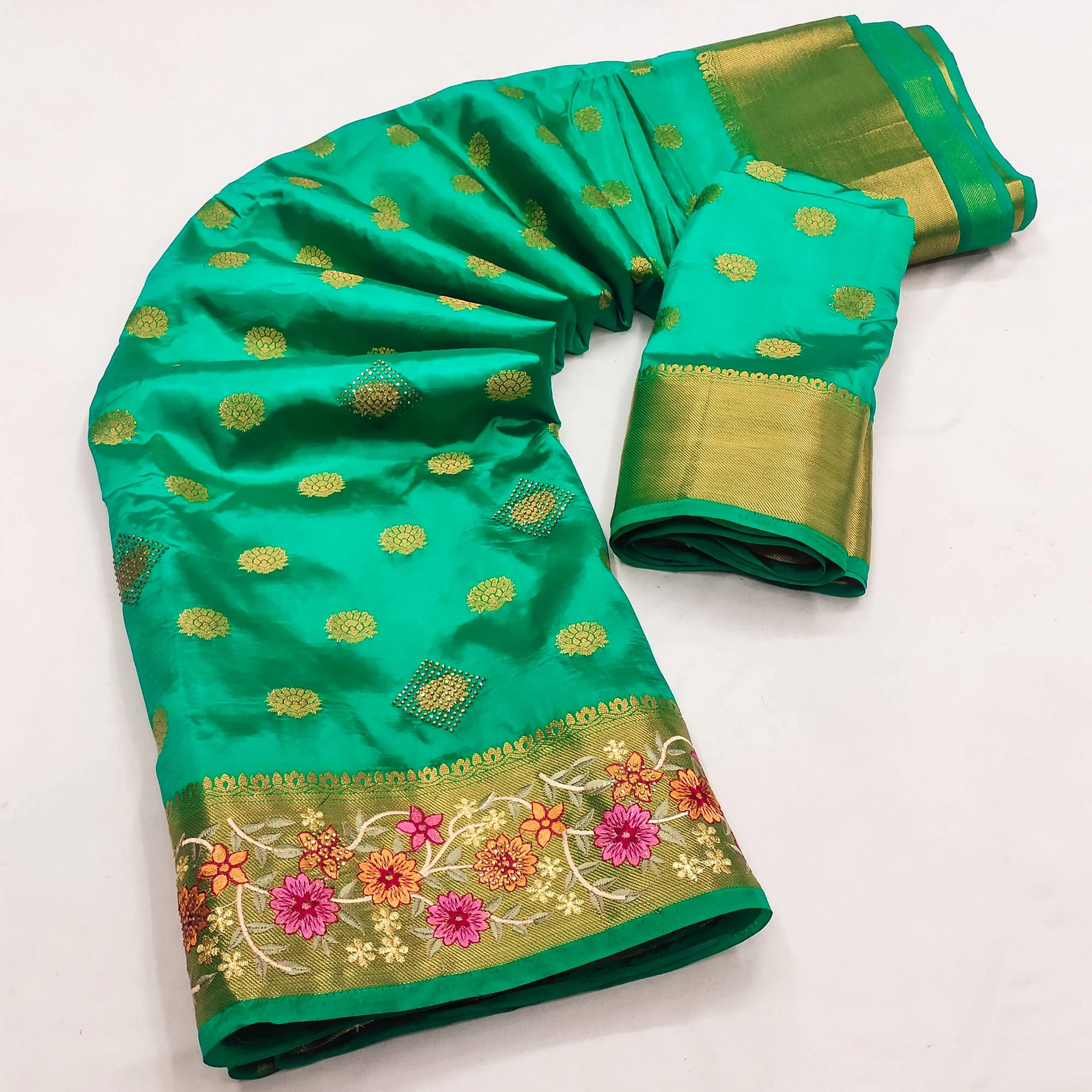 Green Zari Woven Jacquard Saree With Embroidery Border - Image 3