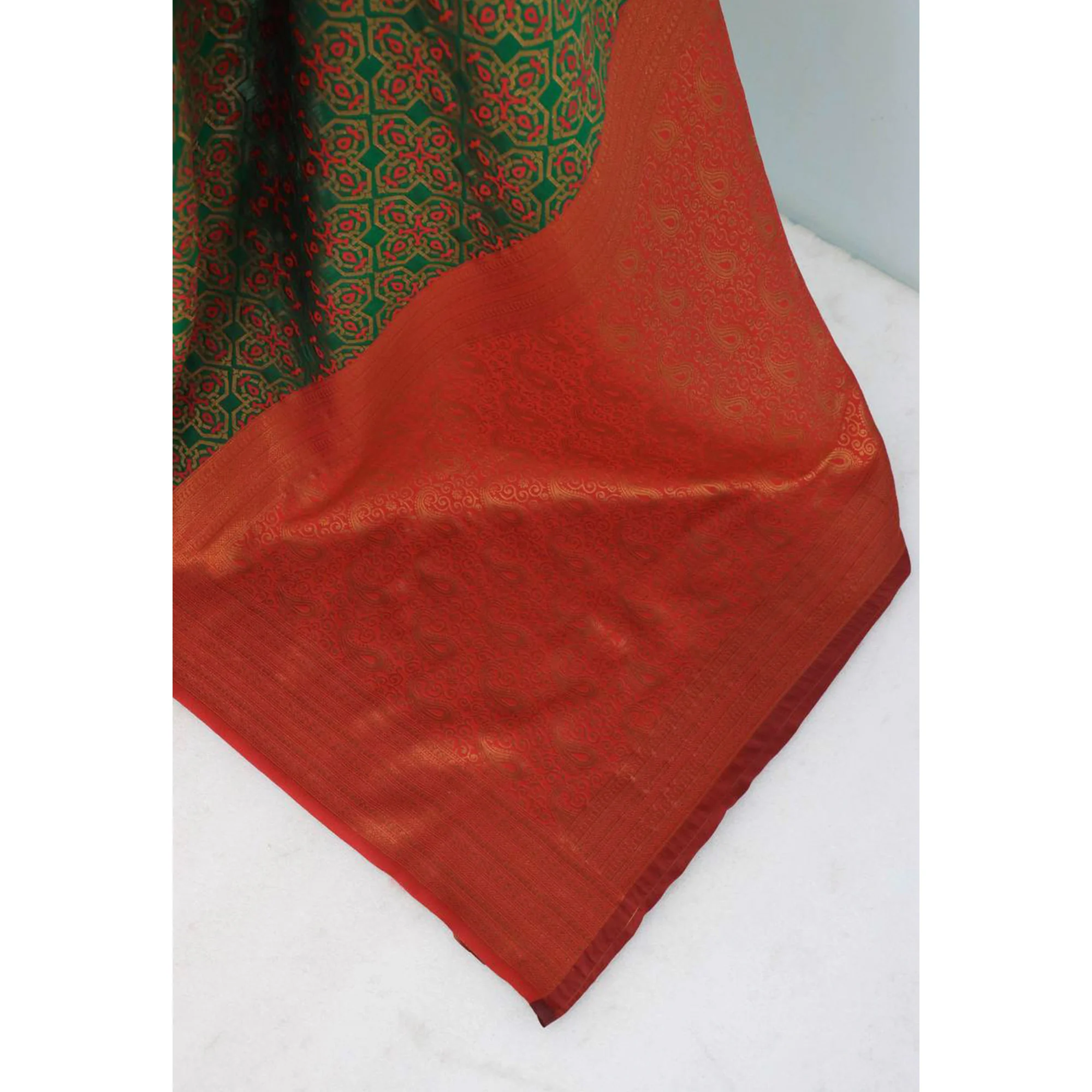 Green Zari Woven With Butti Work Banarasi Silk Saree - Image 5