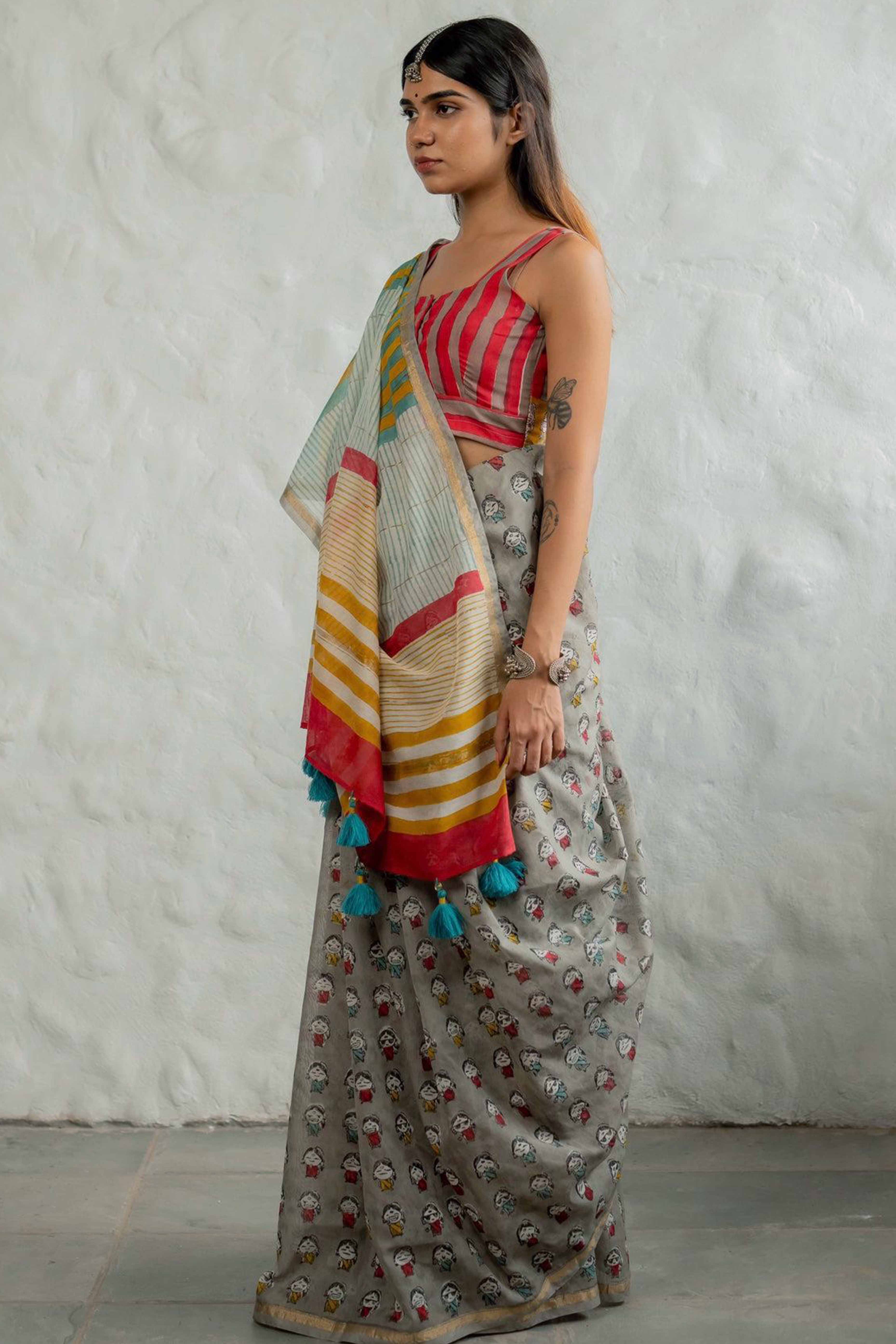 Grey Batik Printed Pure Linen Saree With Tassels - Image 2
