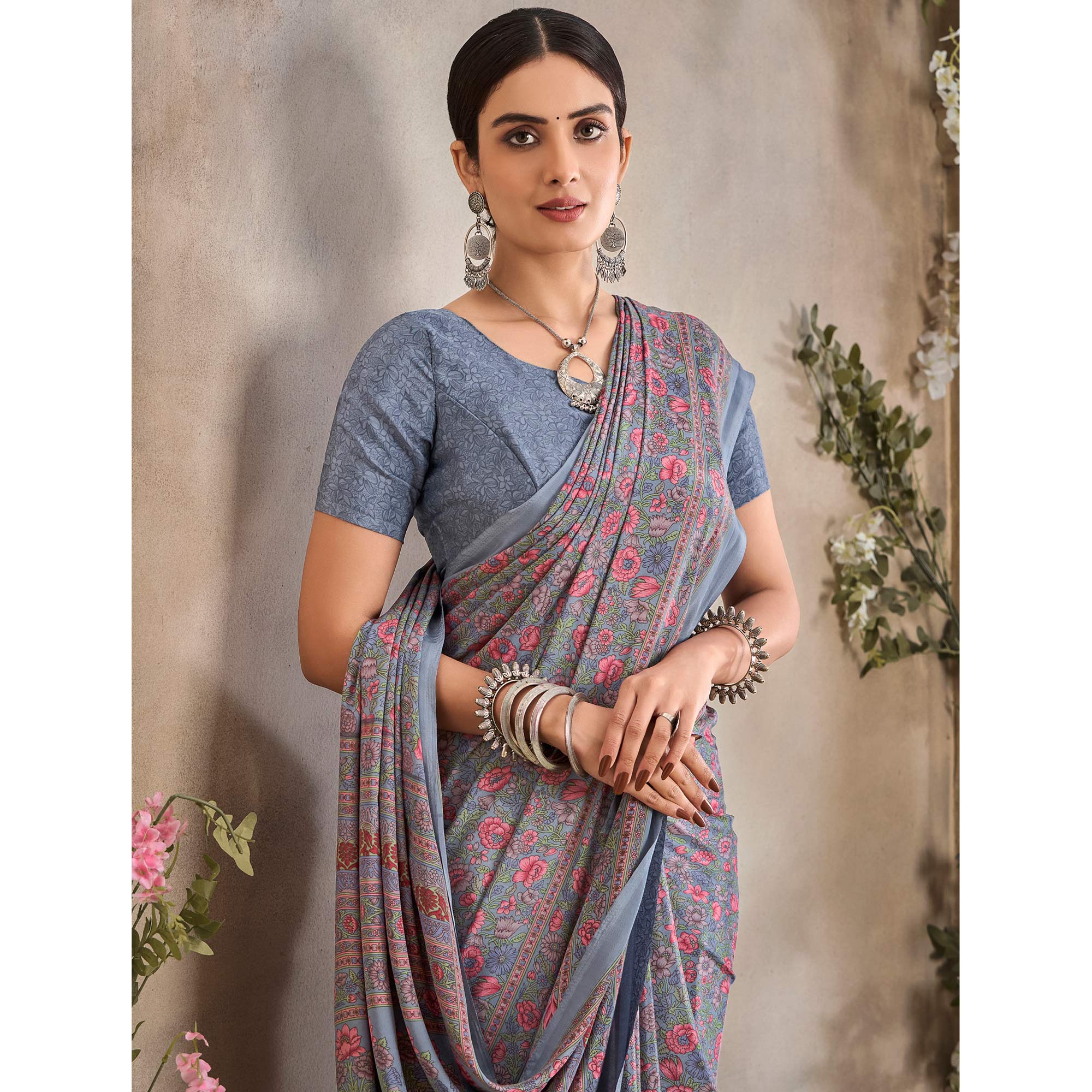 Grey Crepe Silk Floral Printed Saree - Image 4