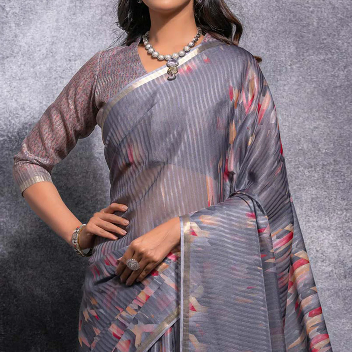 Grey Digital Printed Linen Saree With Woven Border - Image 3